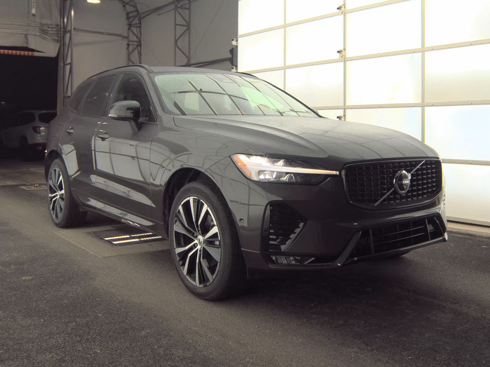 2025 Volvo XC60 B5 Plus AWD