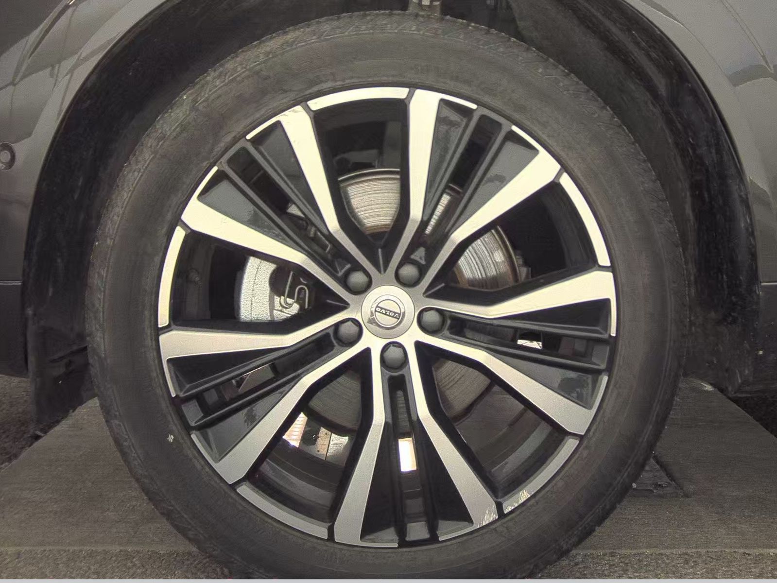 2025 Volvo XC60 B5 Plus AWD