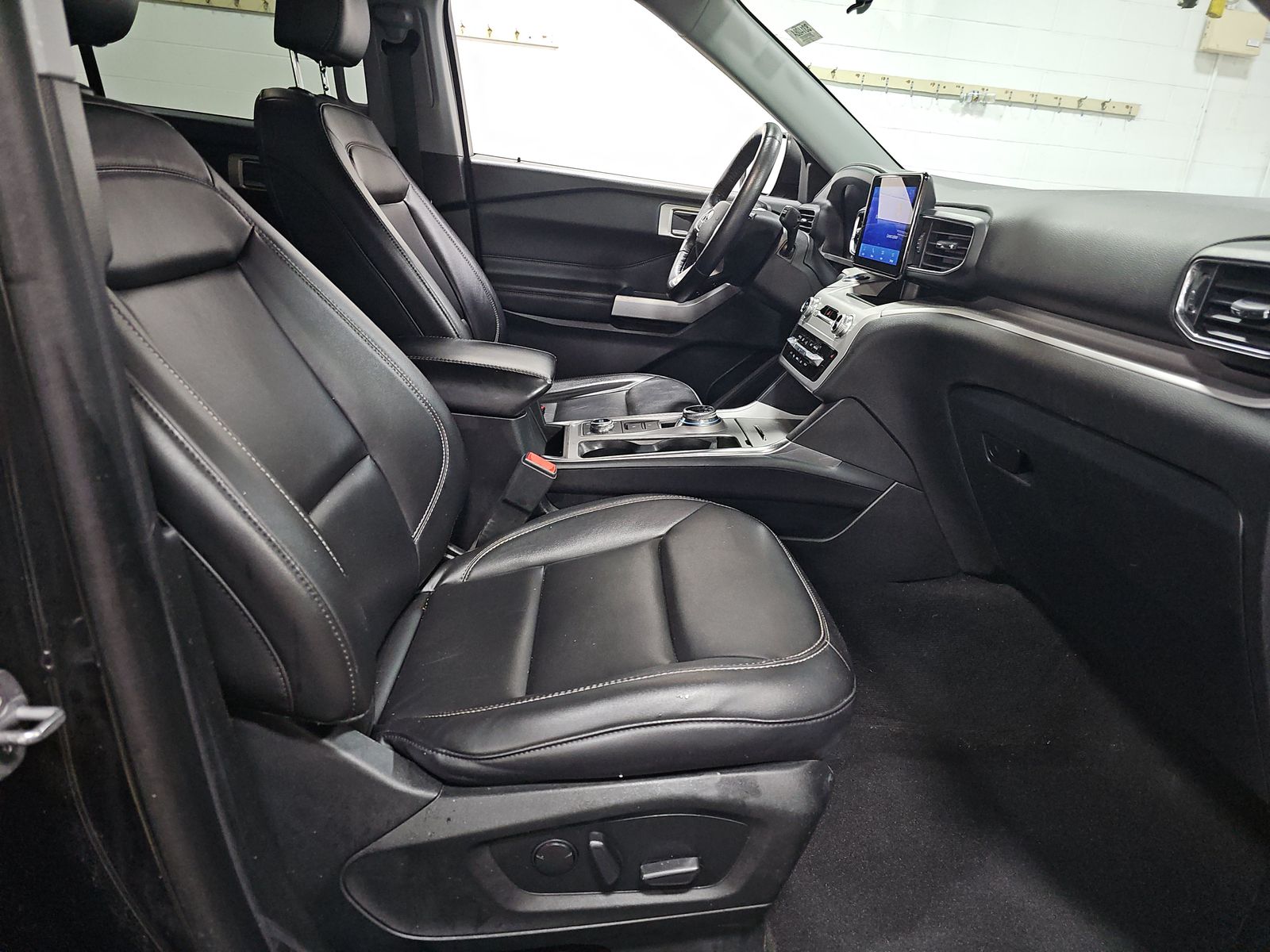 2023 Ford Explorer XLT AWD