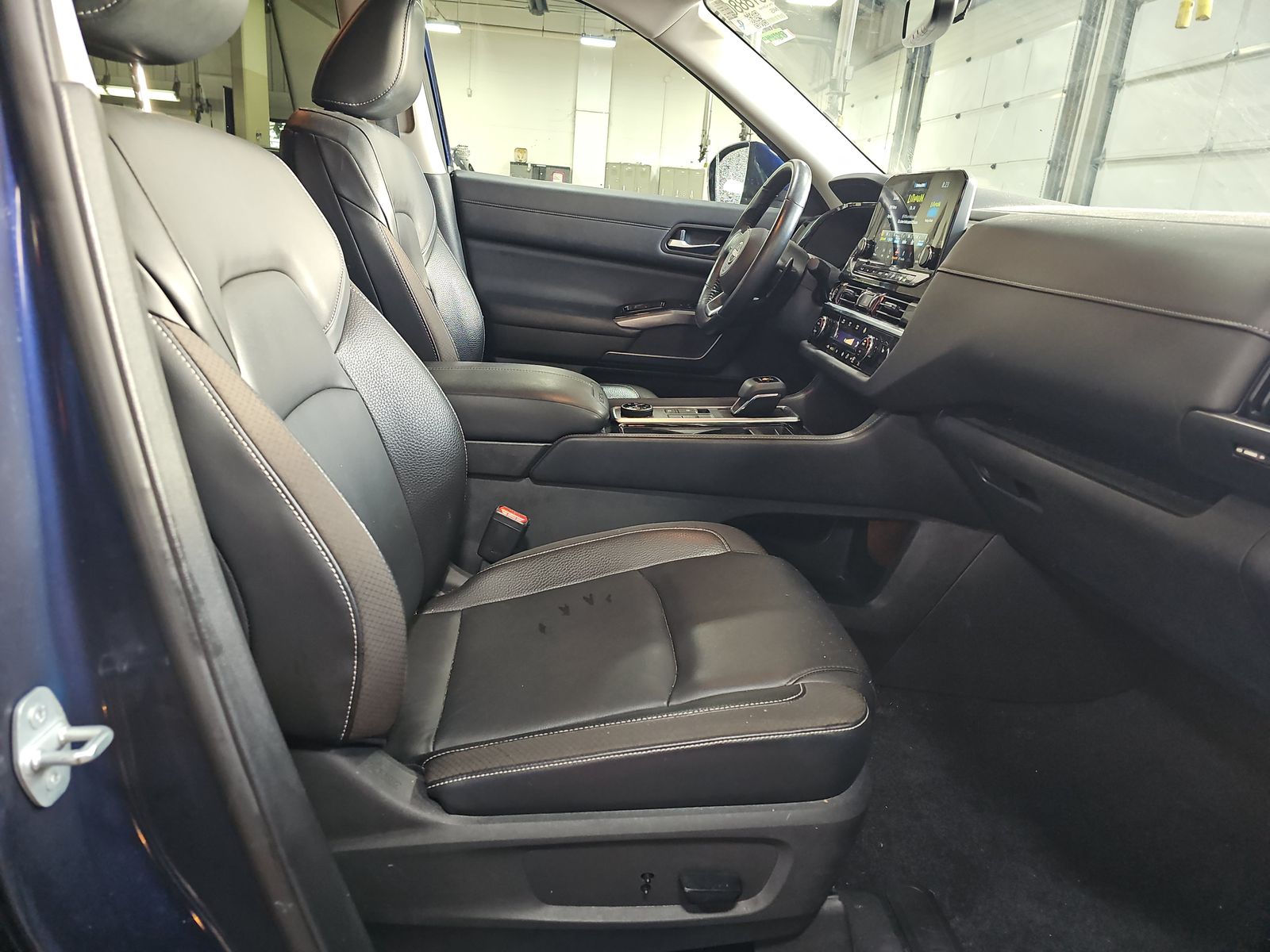 2022 Nissan Pathfinder SL AWD