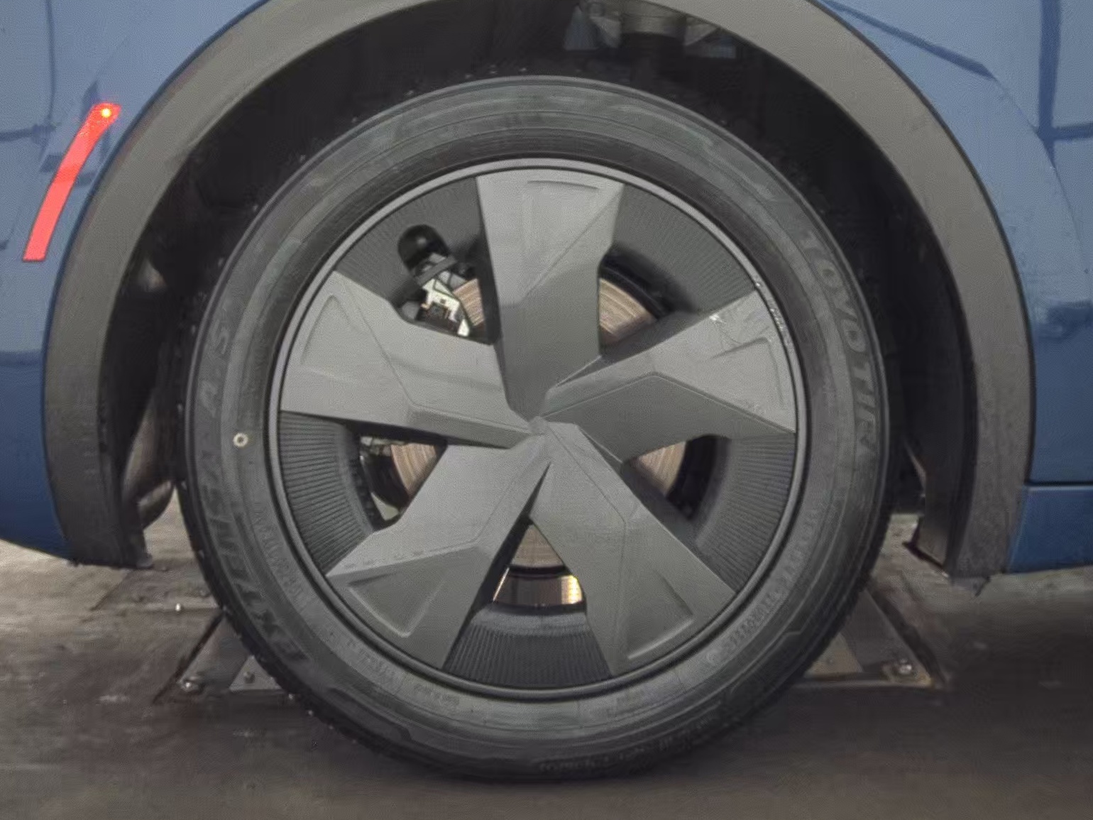 2025 Toyota Prius LE FWD