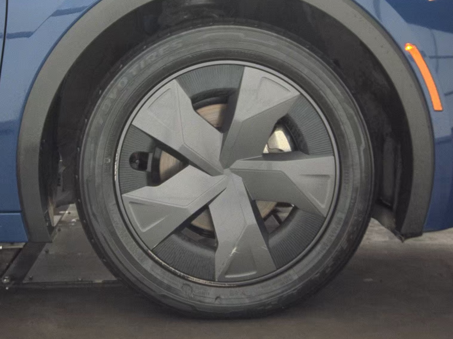 2025 Toyota Prius LE FWD