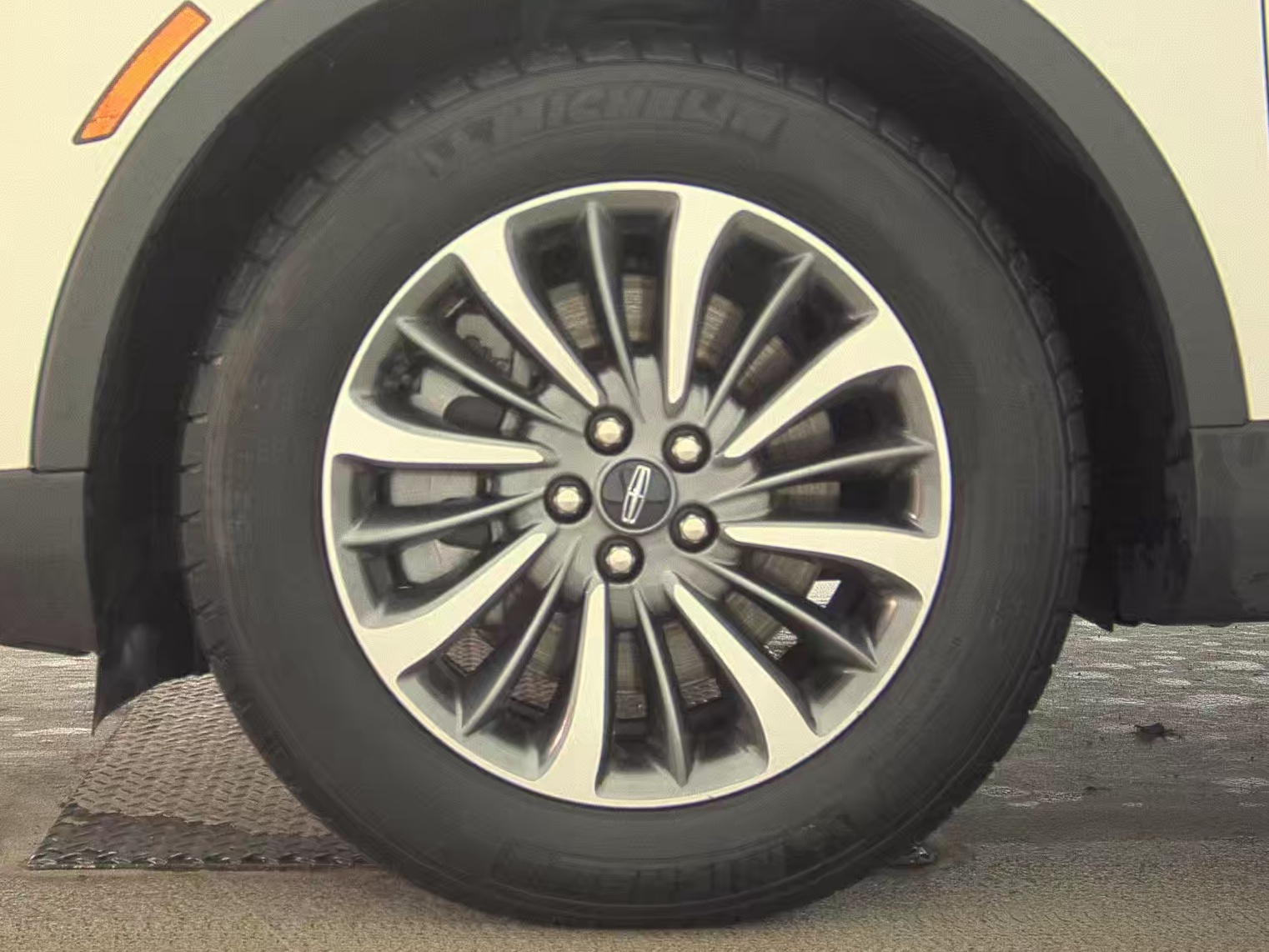 2023 Lincoln Nautilus Standard AWD