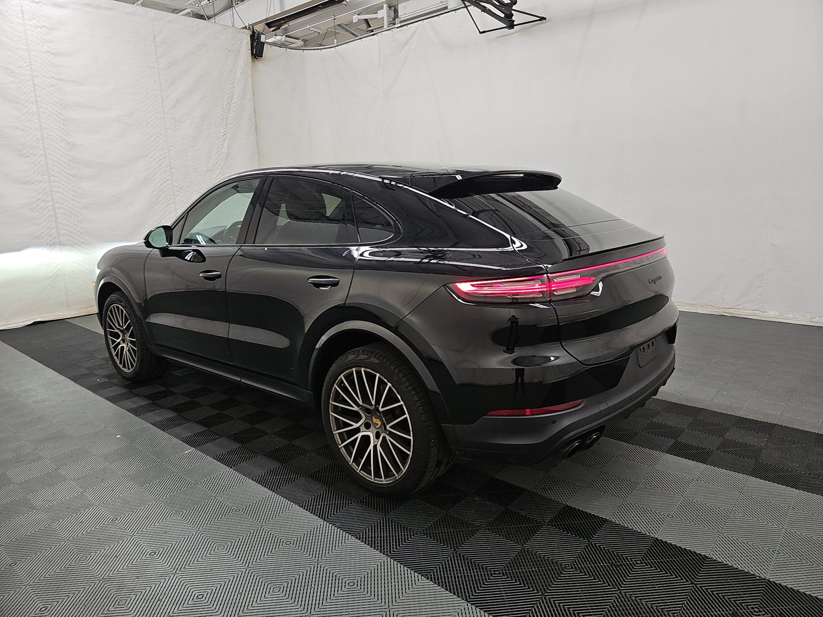 2023 Porsche Cayenne Platinum Edition AWD
