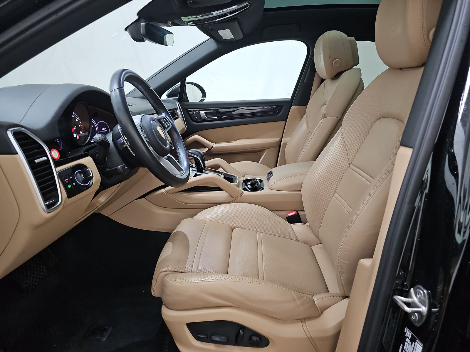 2023 Porsche Cayenne Platinum Edition AWD