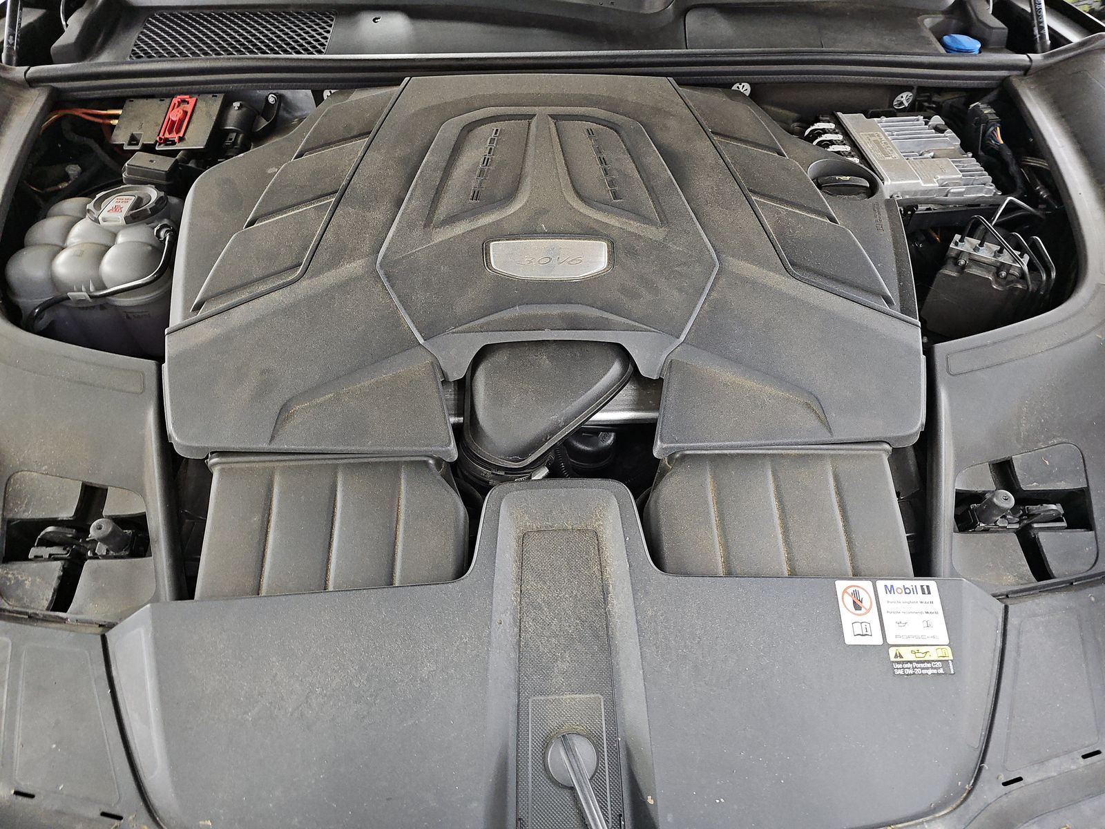 2023 Porsche Cayenne Platinum Edition AWD