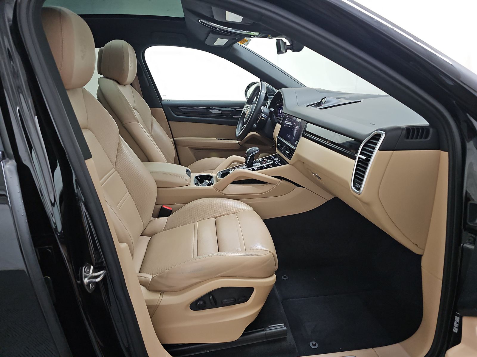 2023 Porsche Cayenne Platinum Edition AWD