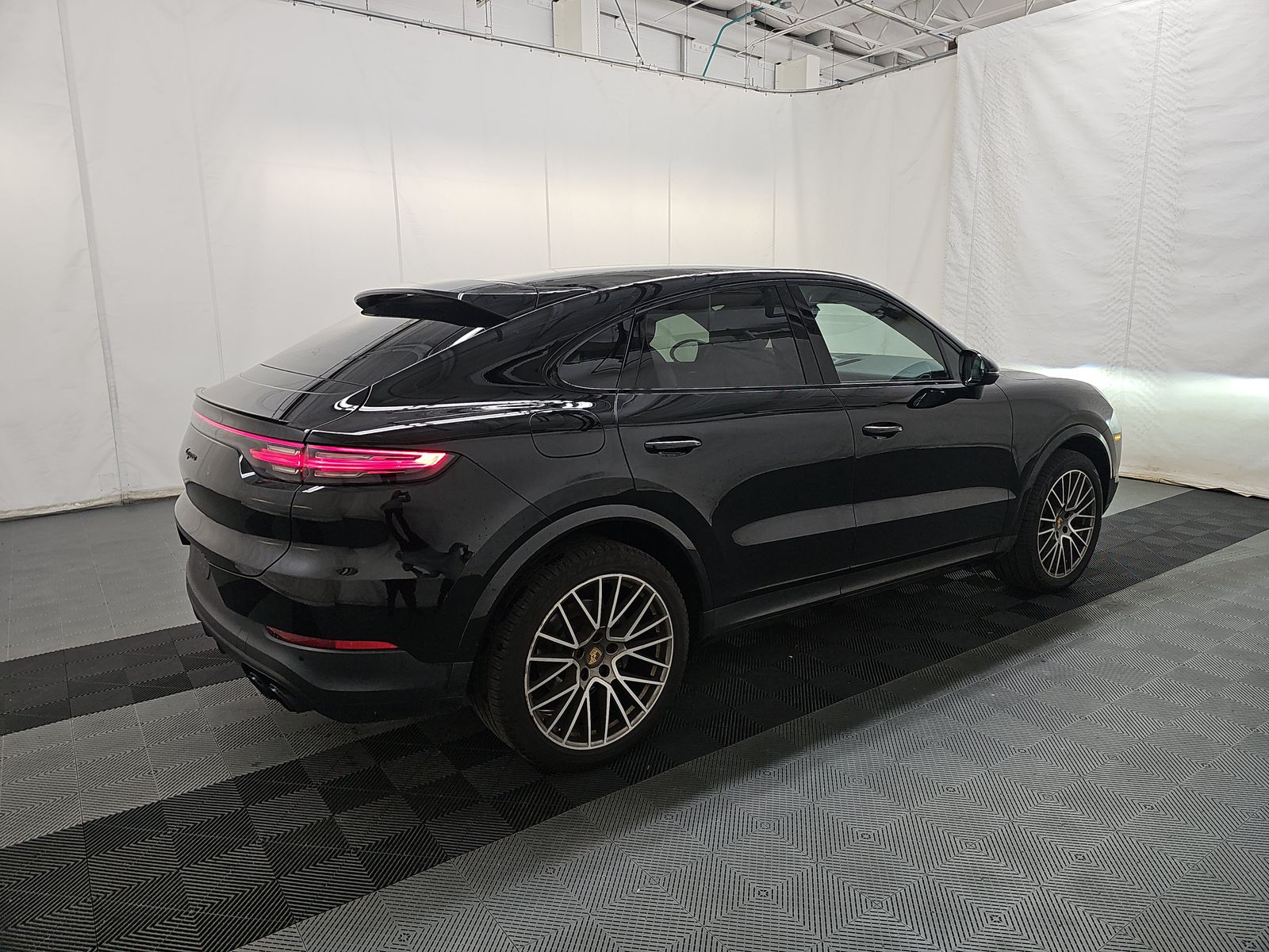 2023 Porsche Cayenne Platinum Edition AWD