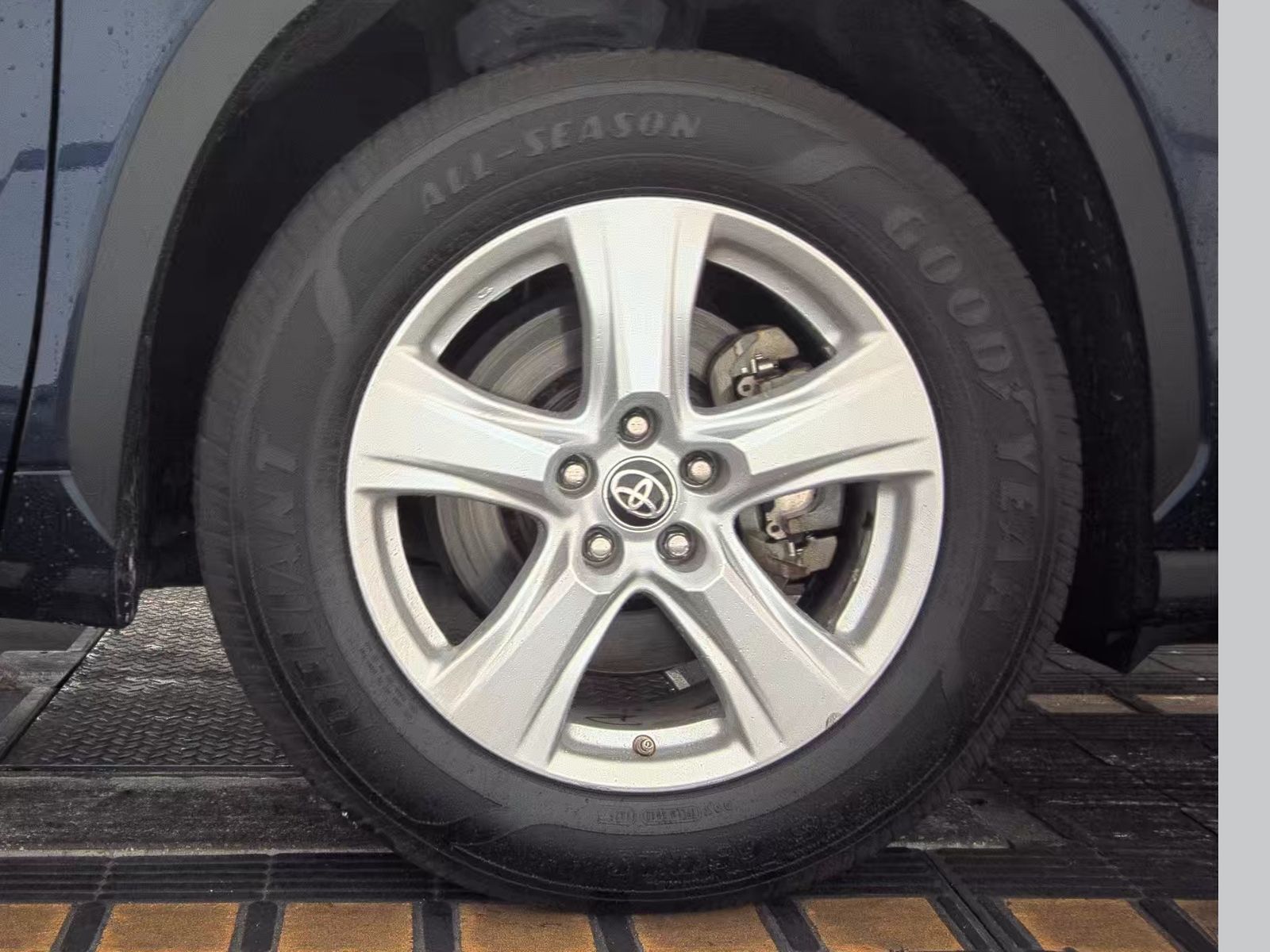 2021 Toyota Highlander L FWD