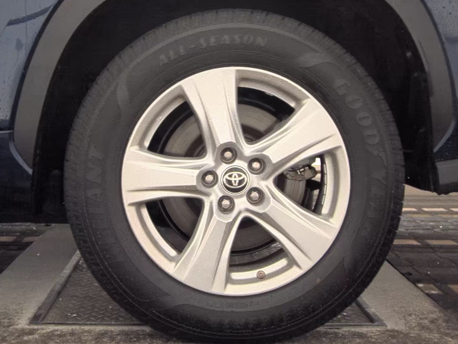 2021 Toyota Highlander L FWD