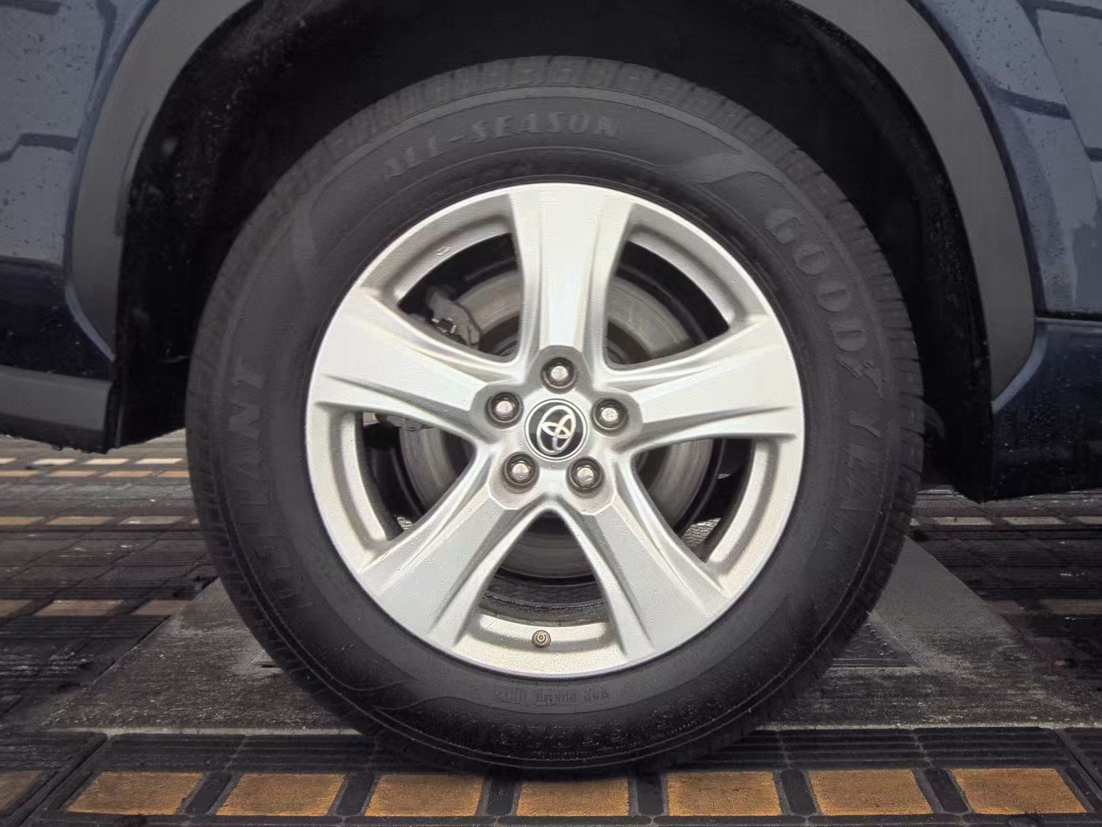 2021 Toyota Highlander L FWD