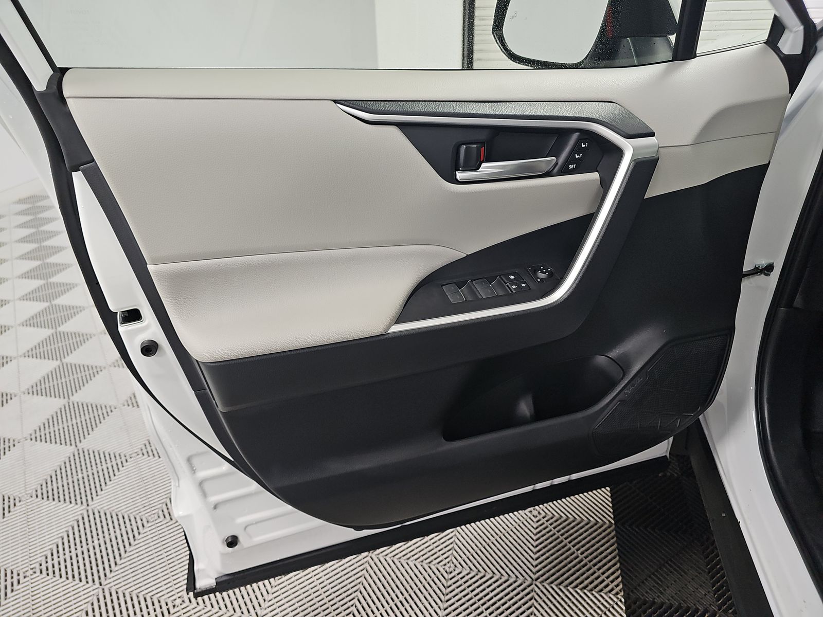 2024 Toyota RAV4 Hybrid XLE Premium AWD