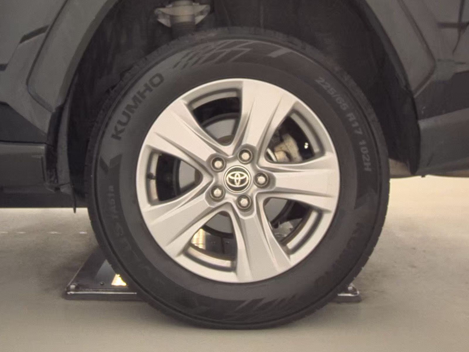 2023 Toyota RAV4 XLE FWD