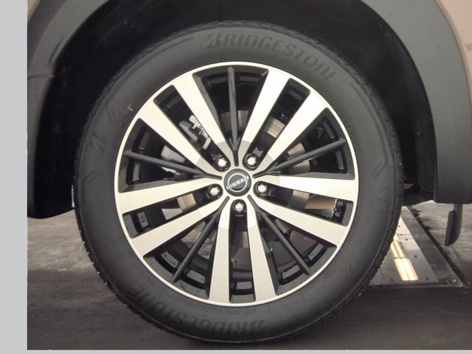 2024 Nissan Pathfinder Platinum FWD