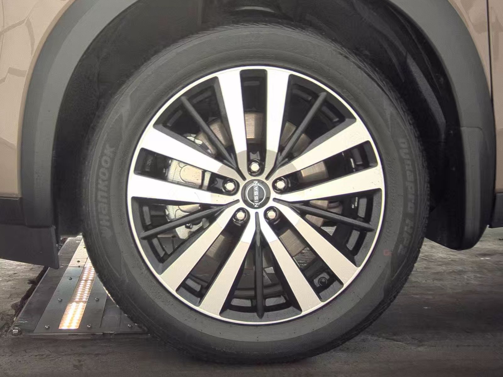 2024 Nissan Pathfinder Platinum FWD