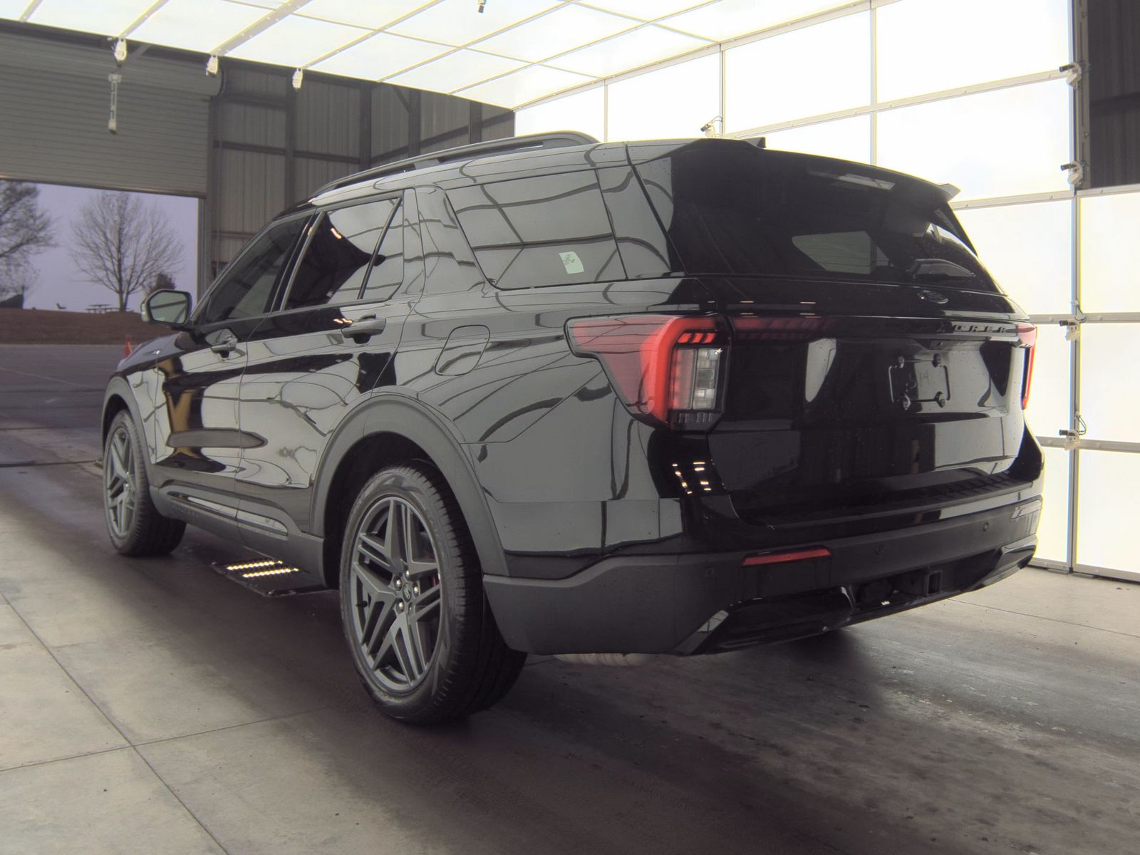 2025 Ford Explorer ST-Line RWD