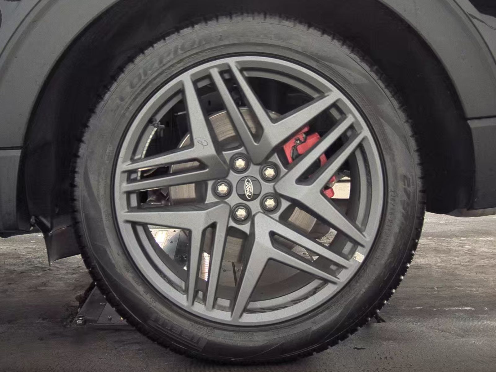 2025 Ford Explorer ST-Line RWD