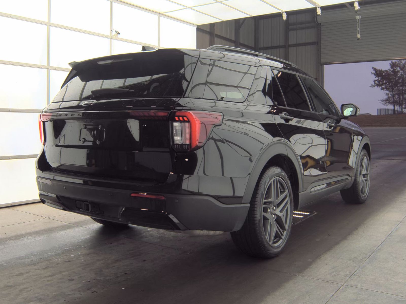 2025 Ford Explorer ST-Line RWD