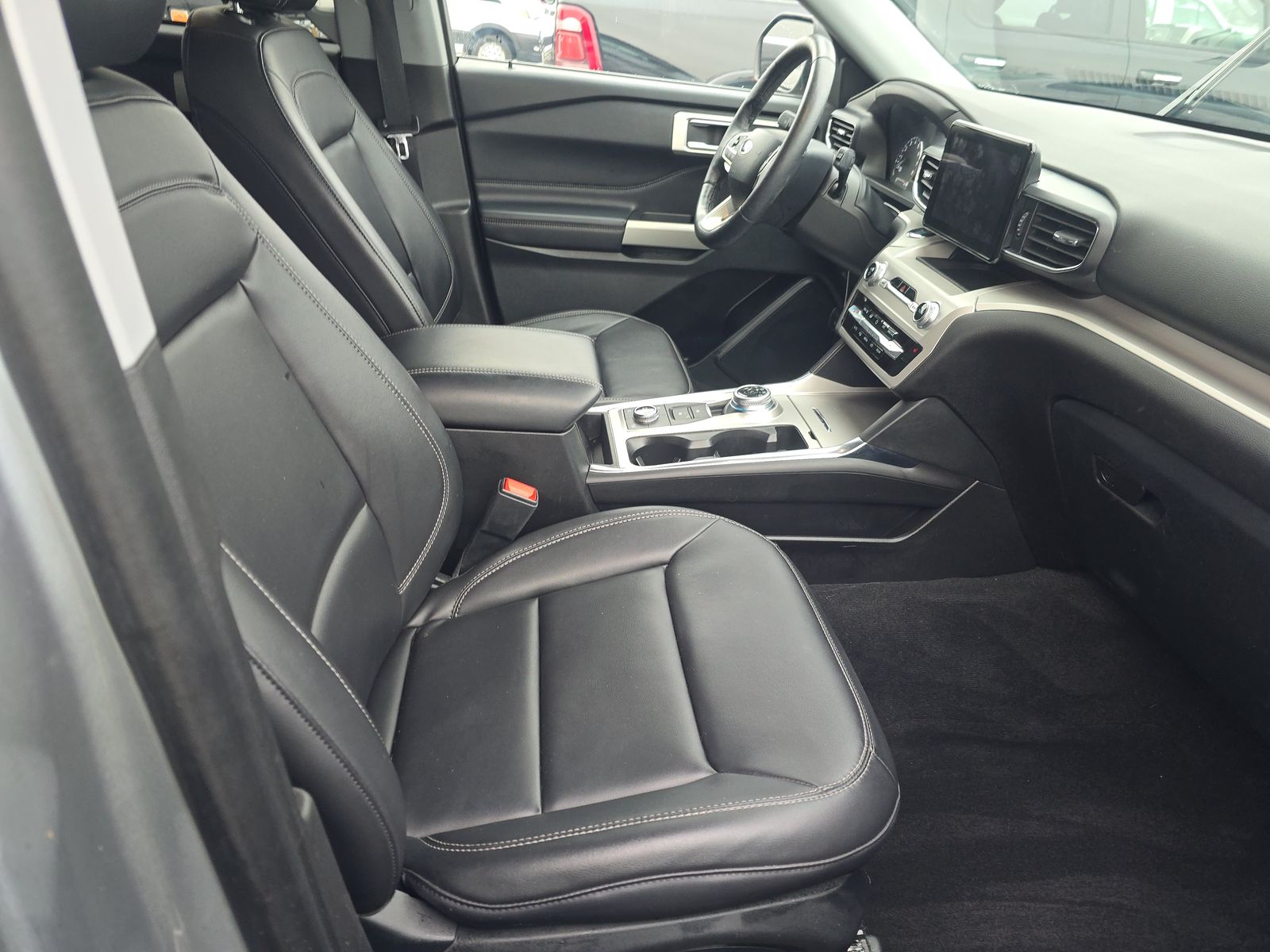 2023 Ford Explorer XLT AWD