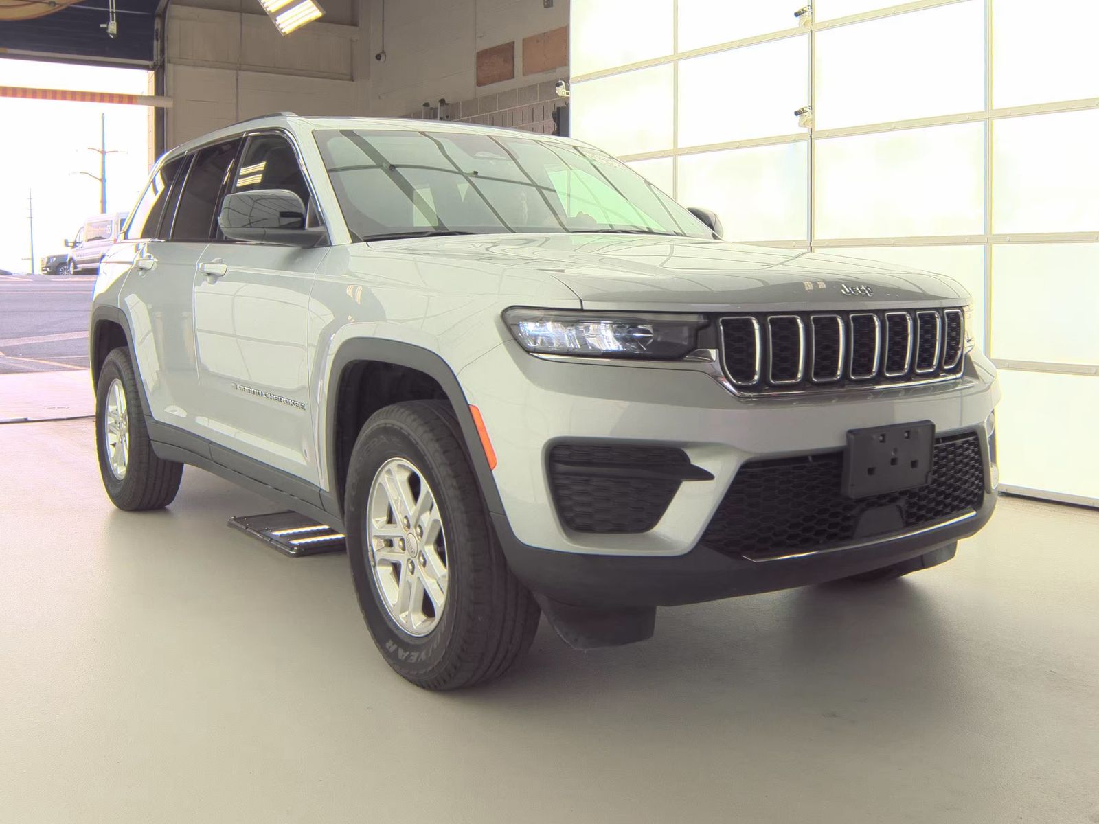 2022 Jeep Grand Cherokee Laredo AWD