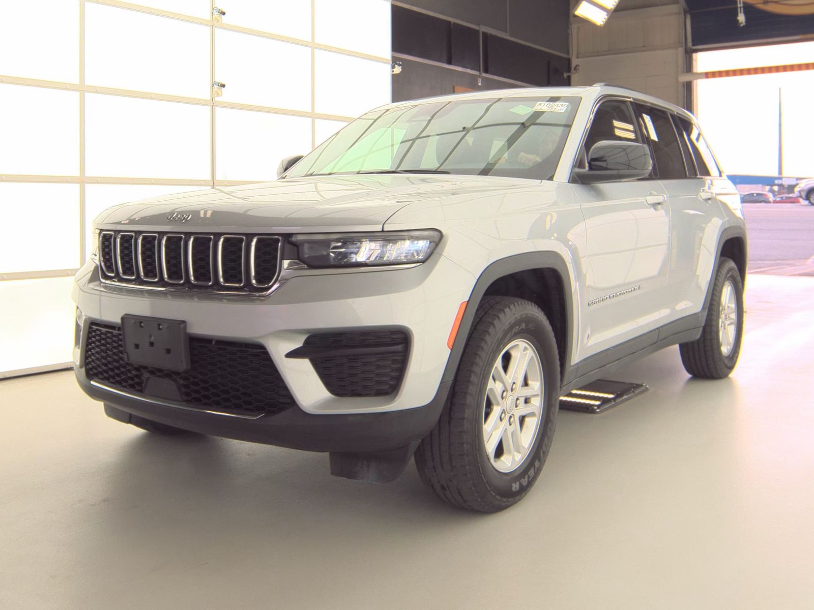 2022 Jeep Grand Cherokee Laredo AWD