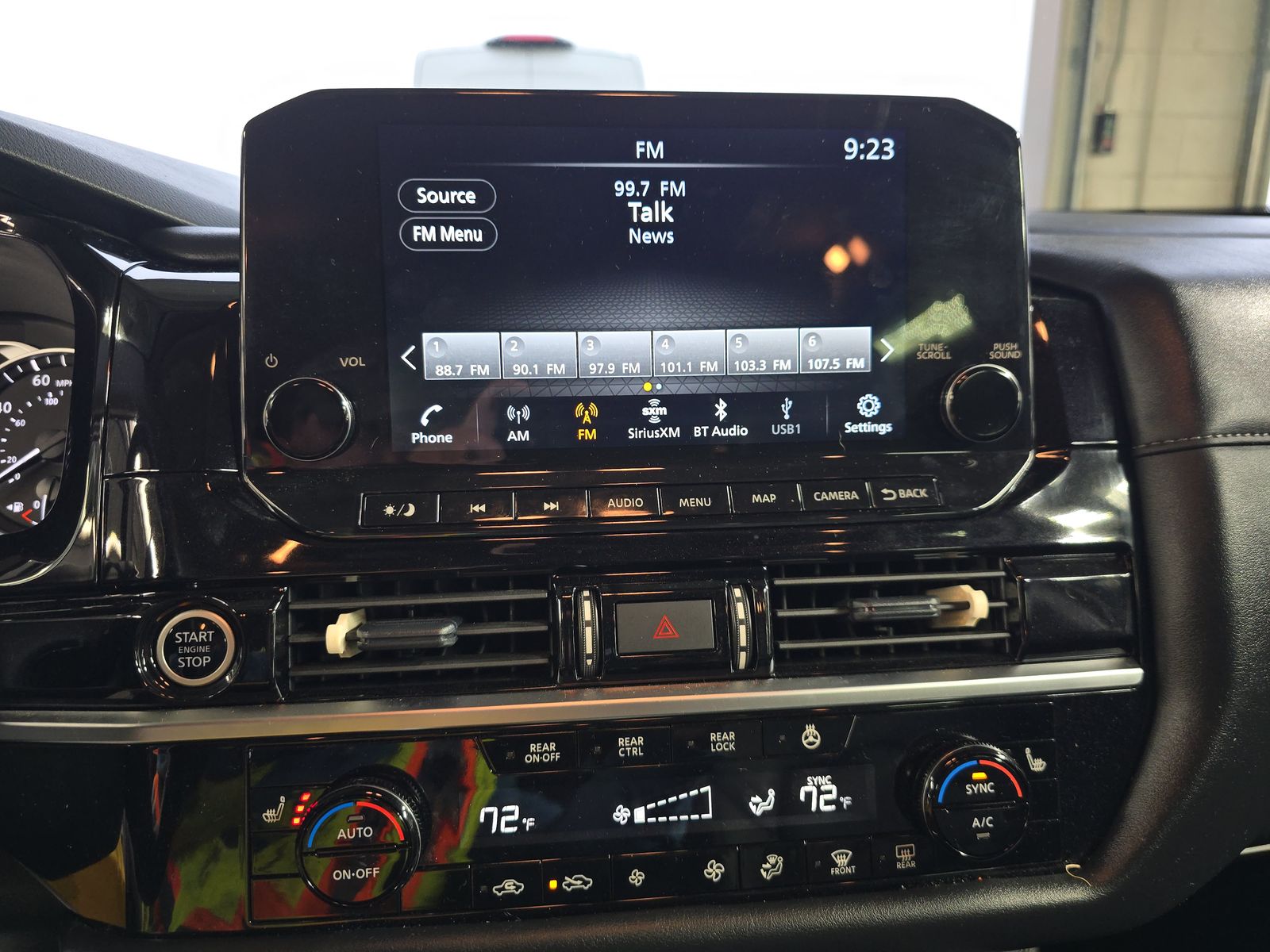 2024 Nissan Pathfinder SL FWD