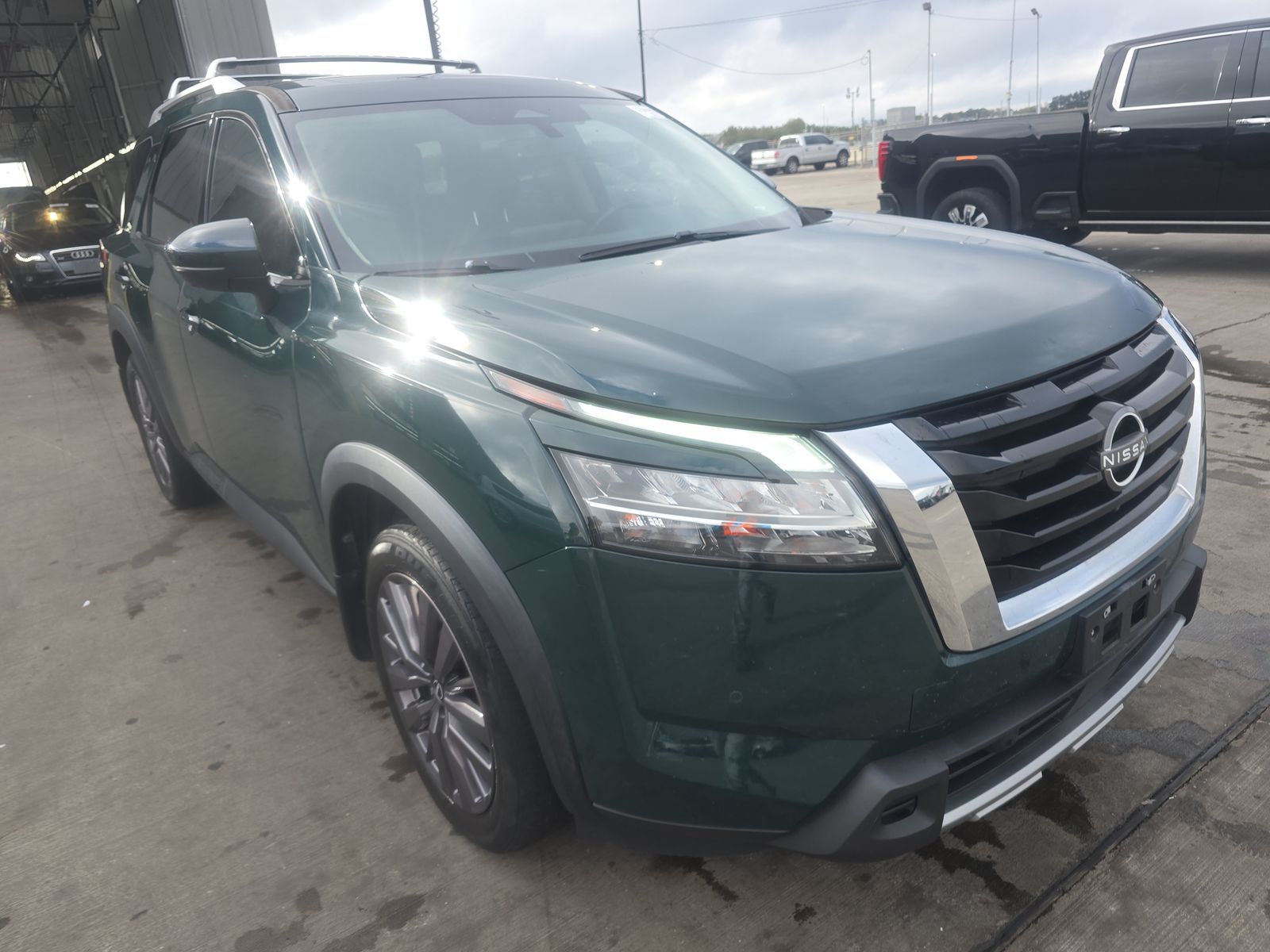 2023 Nissan Pathfinder SL FWD