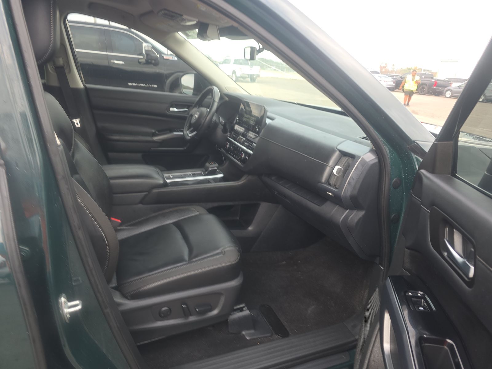 2023 Nissan Pathfinder SL FWD