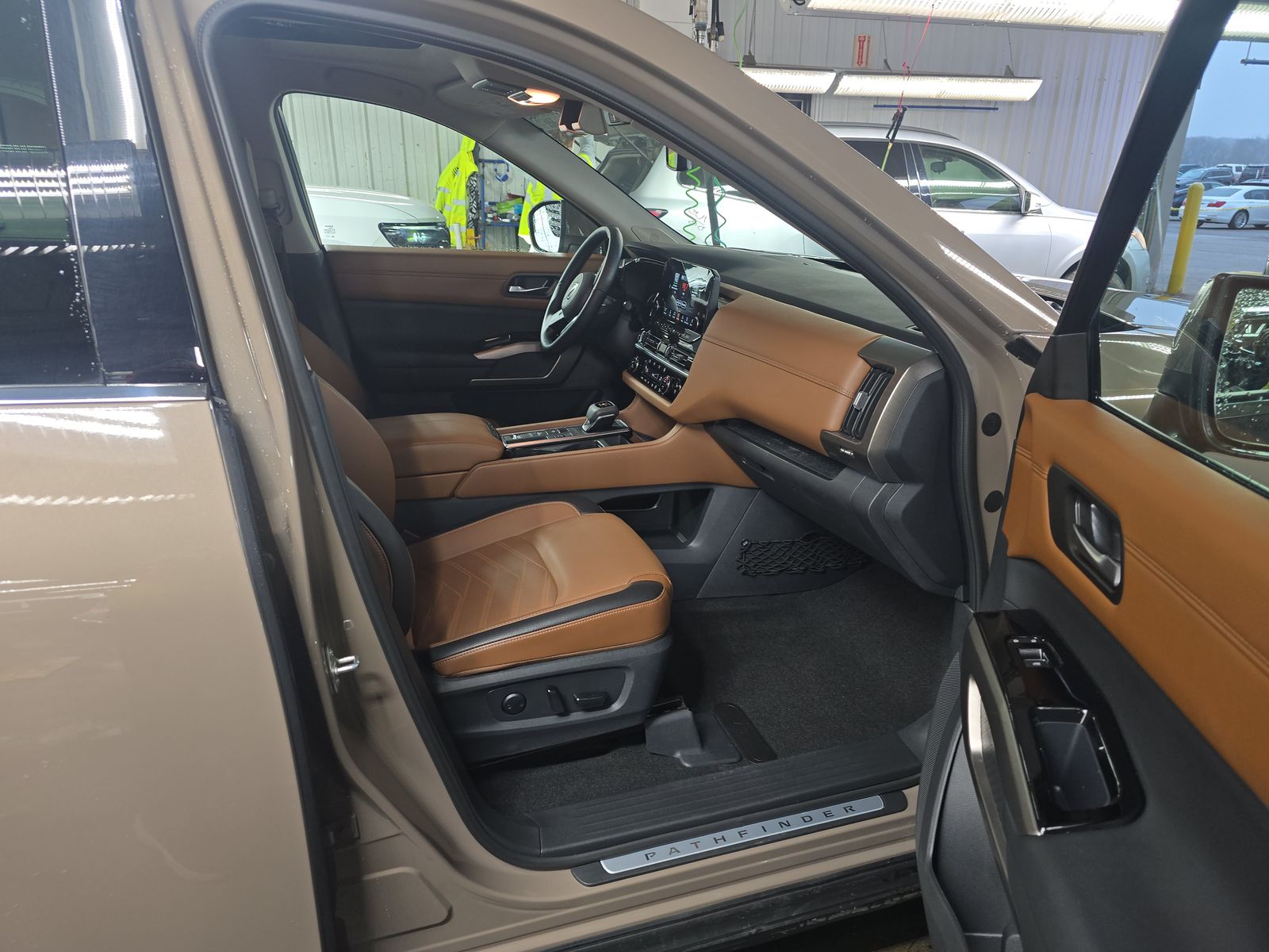 2024 Nissan Pathfinder Platinum FWD