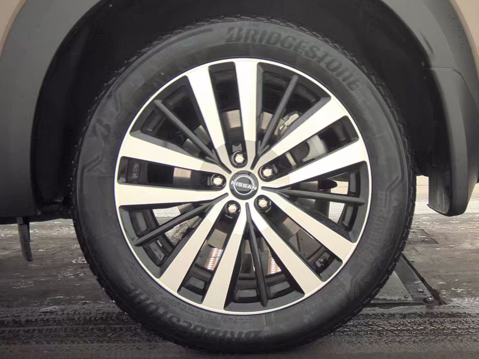 2024 Nissan Pathfinder Platinum FWD