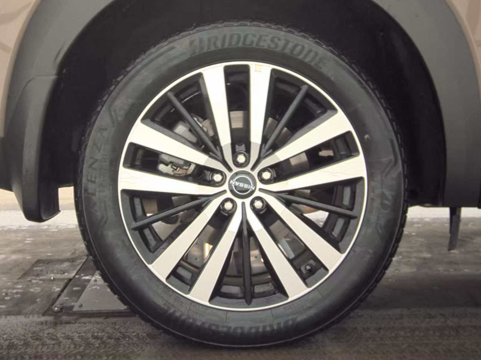 2024 Nissan Pathfinder Platinum FWD