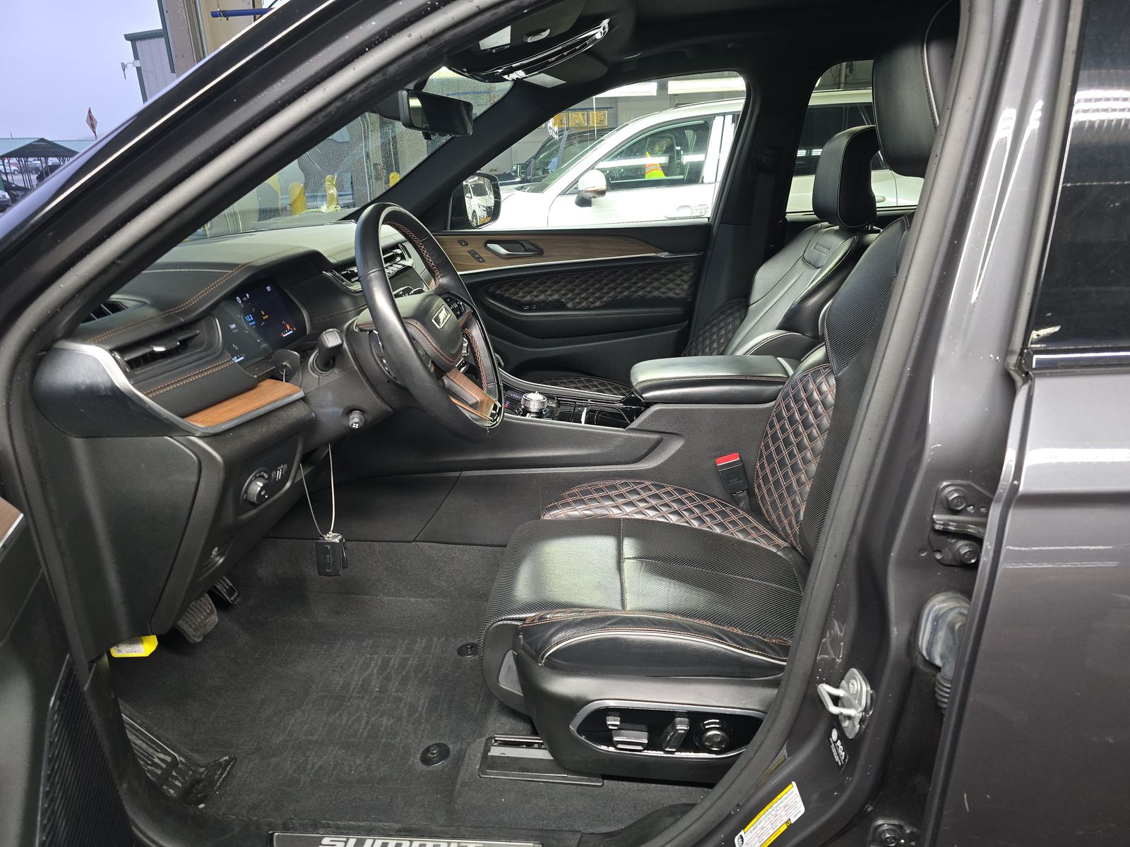 2022 Jeep Grand Cherokee Summit AWD