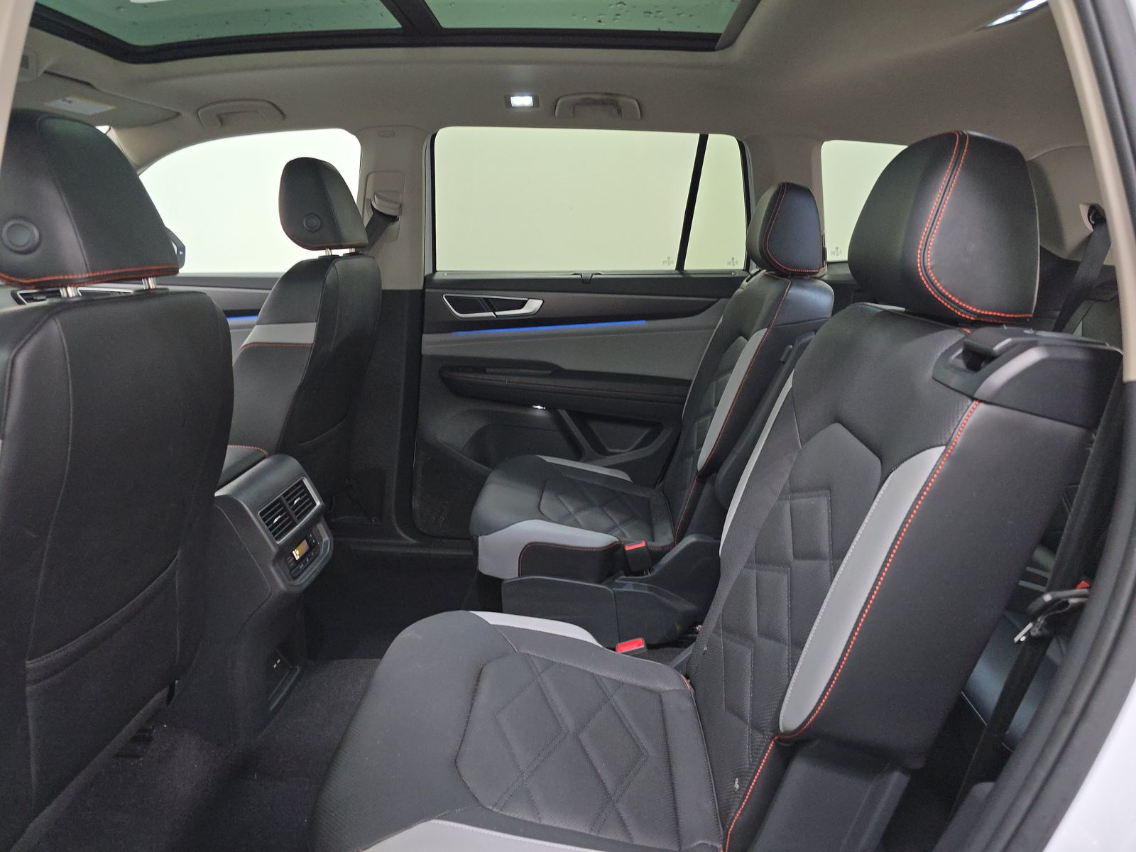 2024 Volkswagen Atlas 2.0T Peak Edition SEL AWD