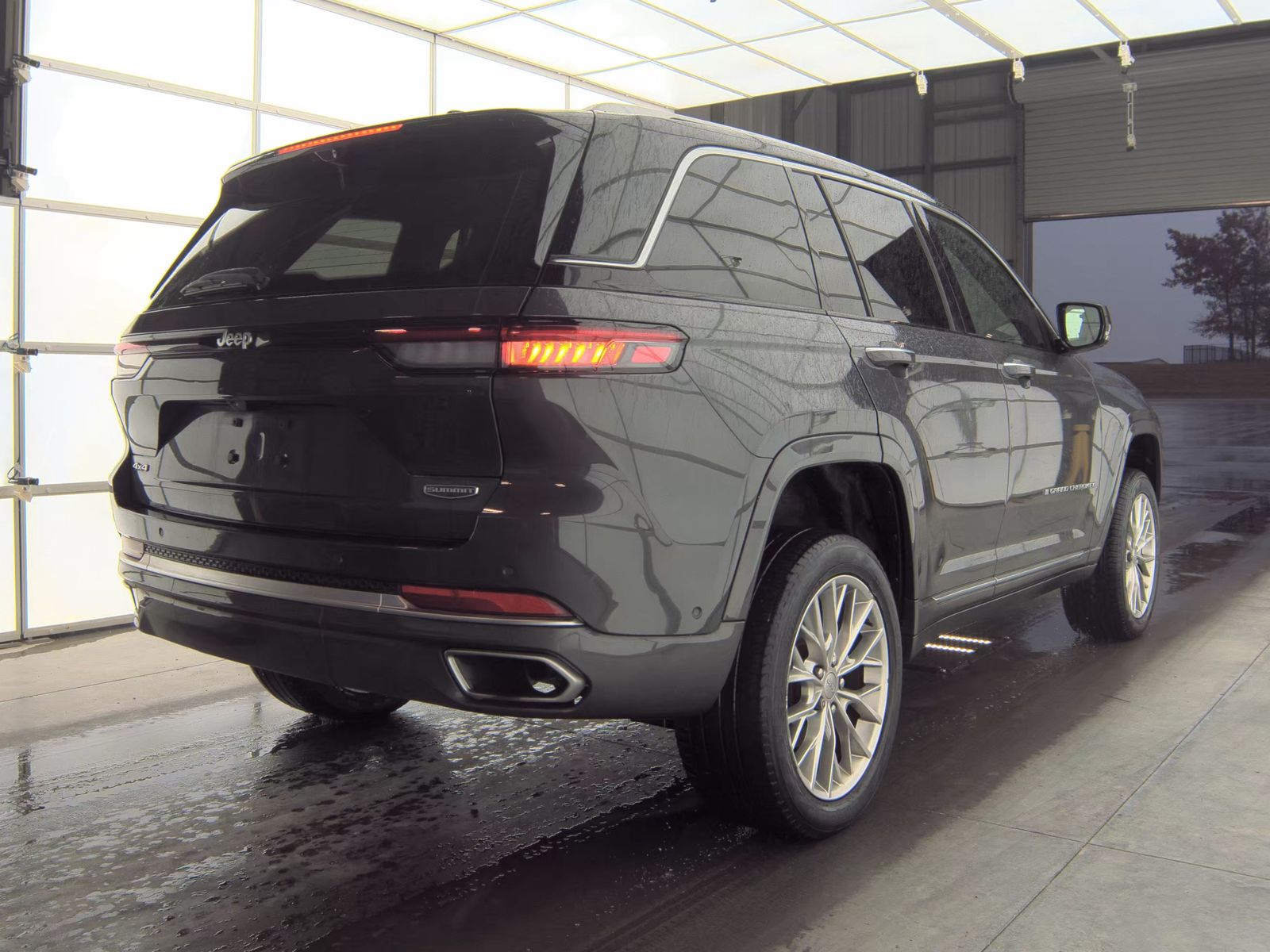 2022 Jeep Grand Cherokee Summit AWD