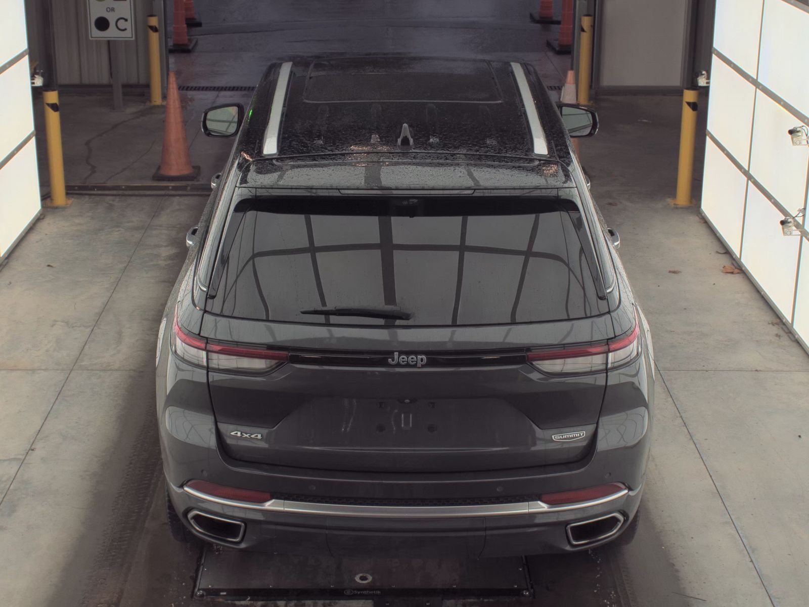 2022 Jeep Grand Cherokee Summit AWD