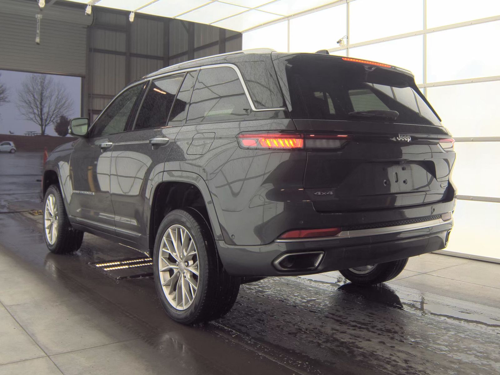 2022 Jeep Grand Cherokee Summit AWD