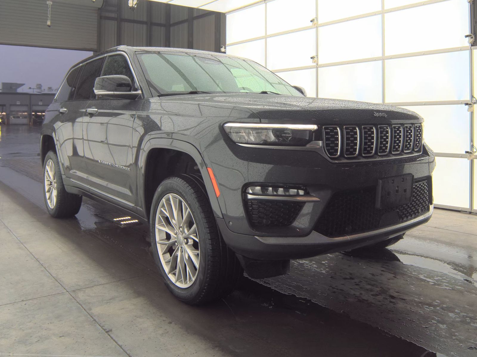 2022 Jeep Grand Cherokee Summit AWD