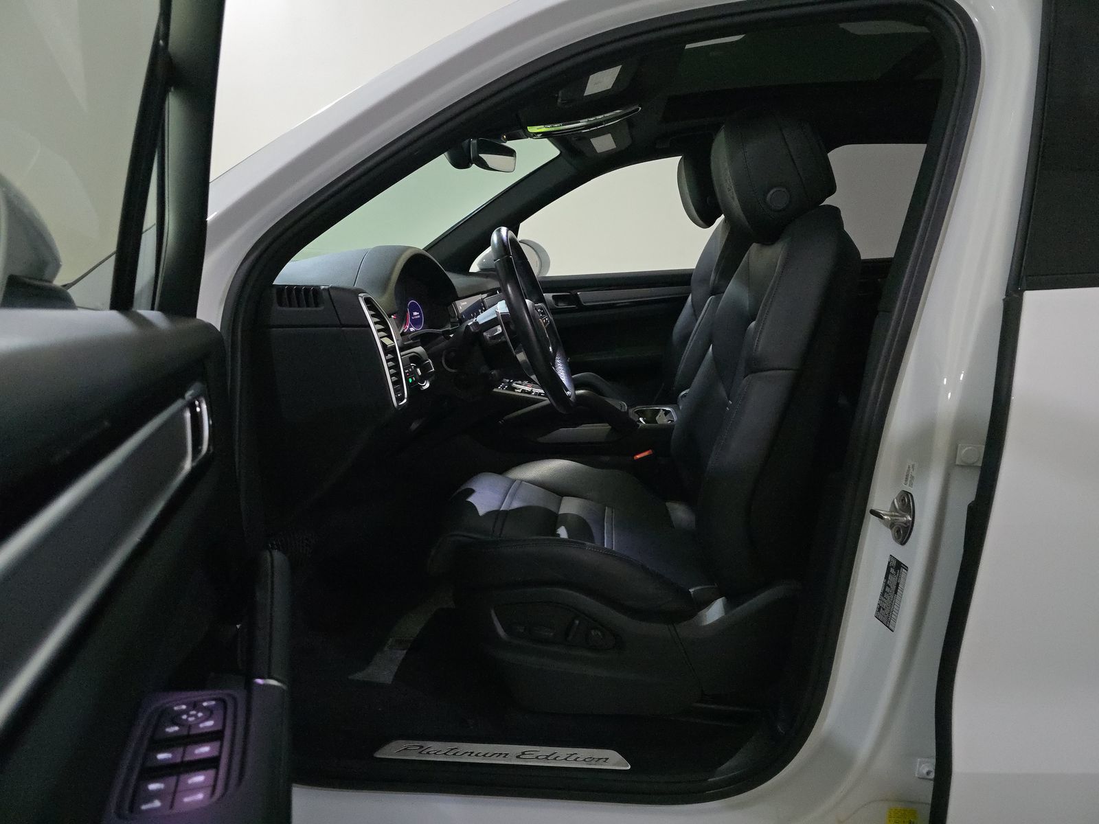 2022 Porsche Cayenne Platinum Edition AWD