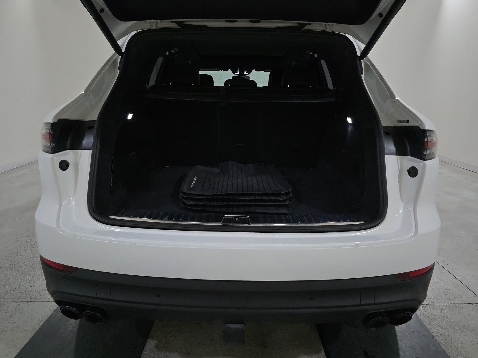 2022 Porsche Cayenne Platinum Edition AWD