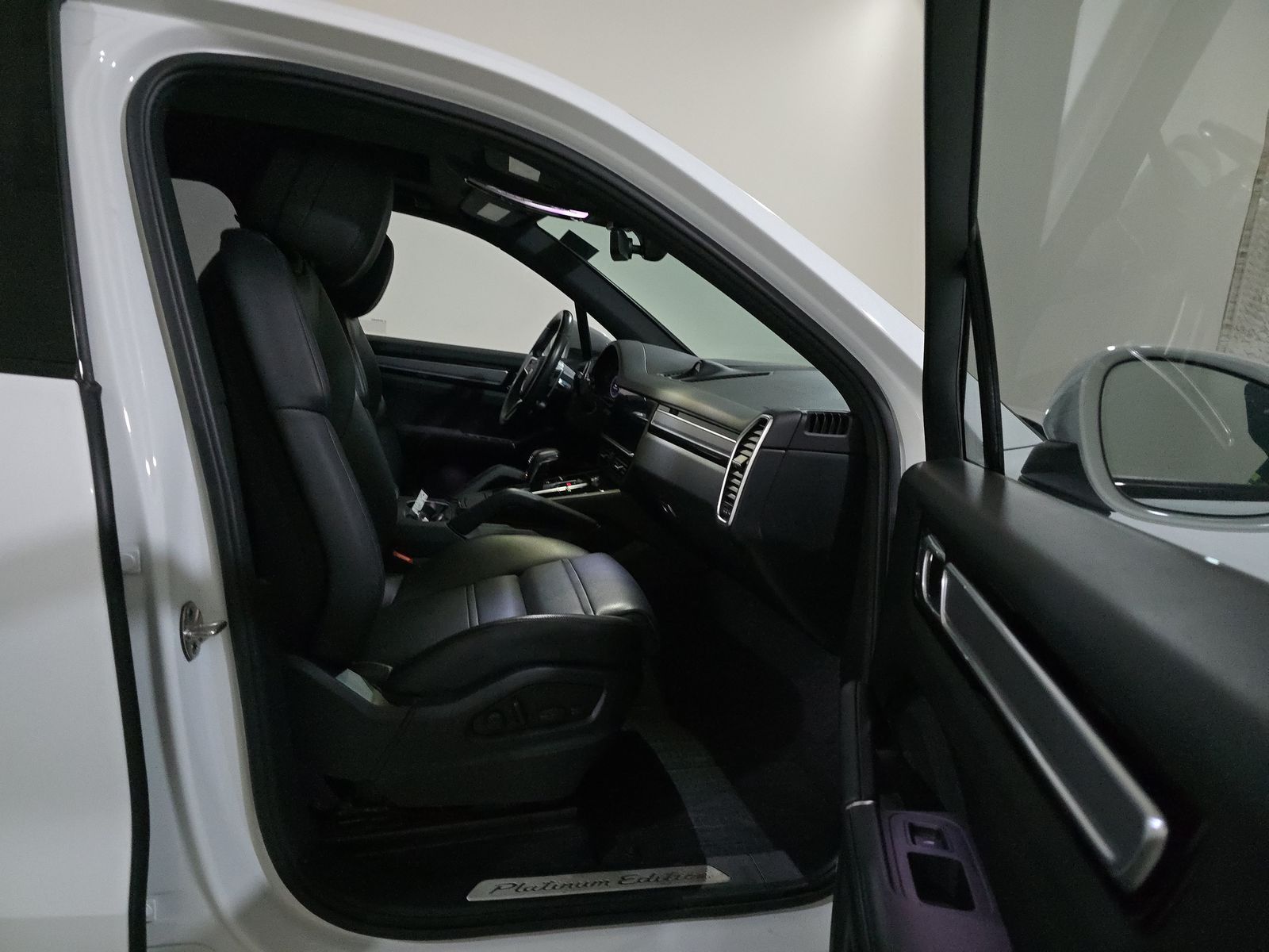 2022 Porsche Cayenne Platinum Edition AWD