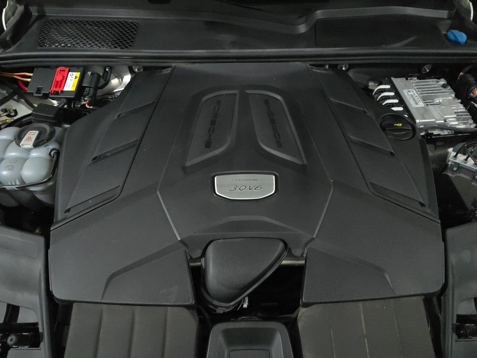 2022 Porsche Cayenne Platinum Edition AWD