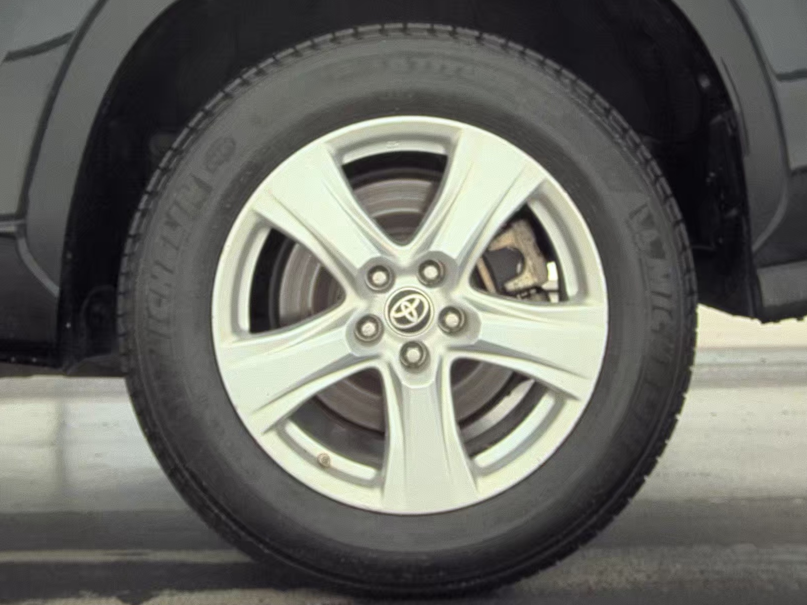 2022 Toyota Highlander L FWD