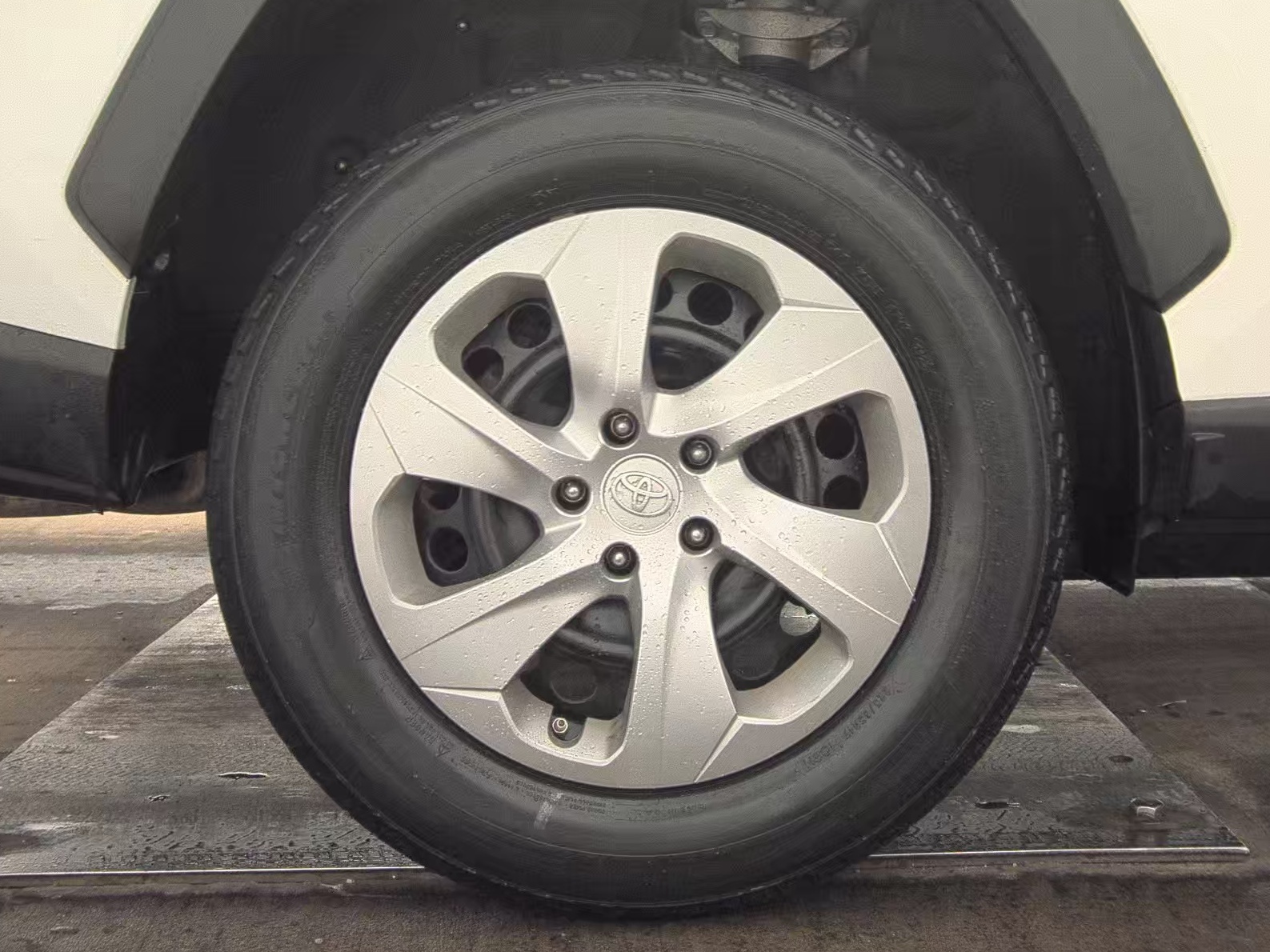 2023 Toyota RAV4 LE FWD