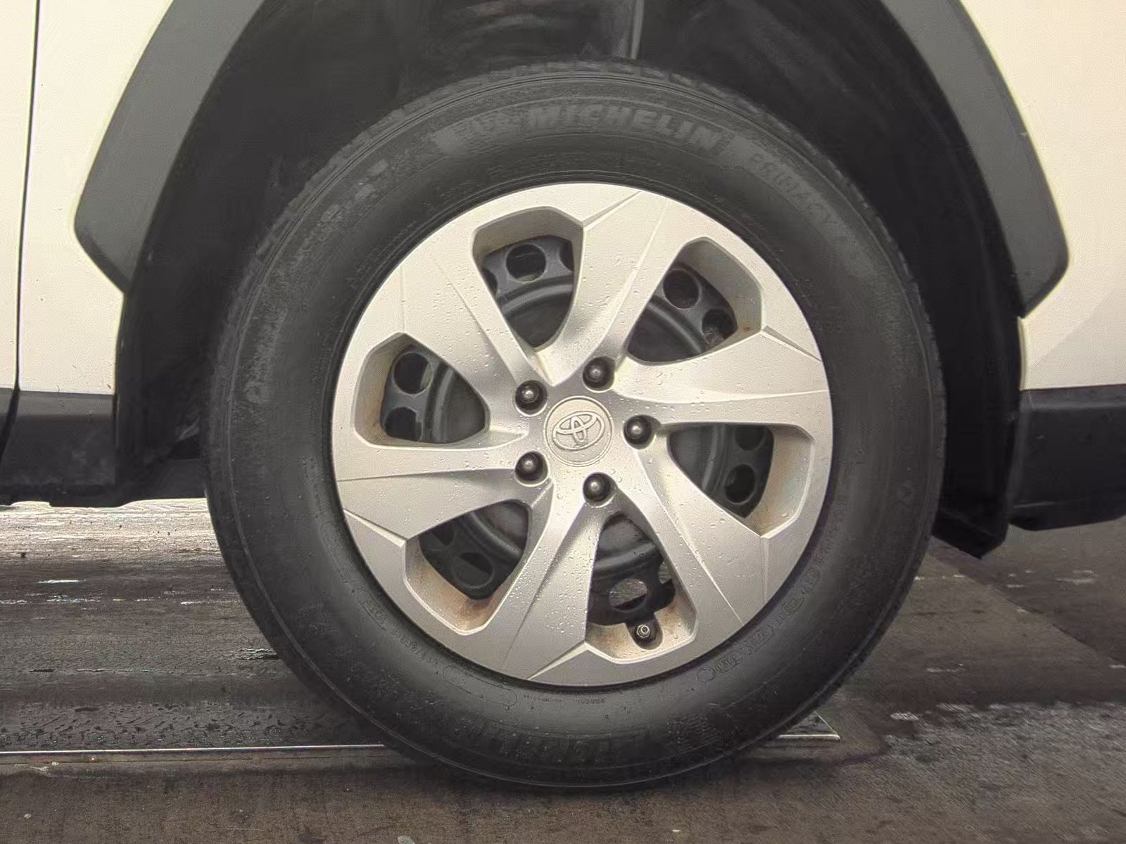 2023 Toyota RAV4 LE FWD