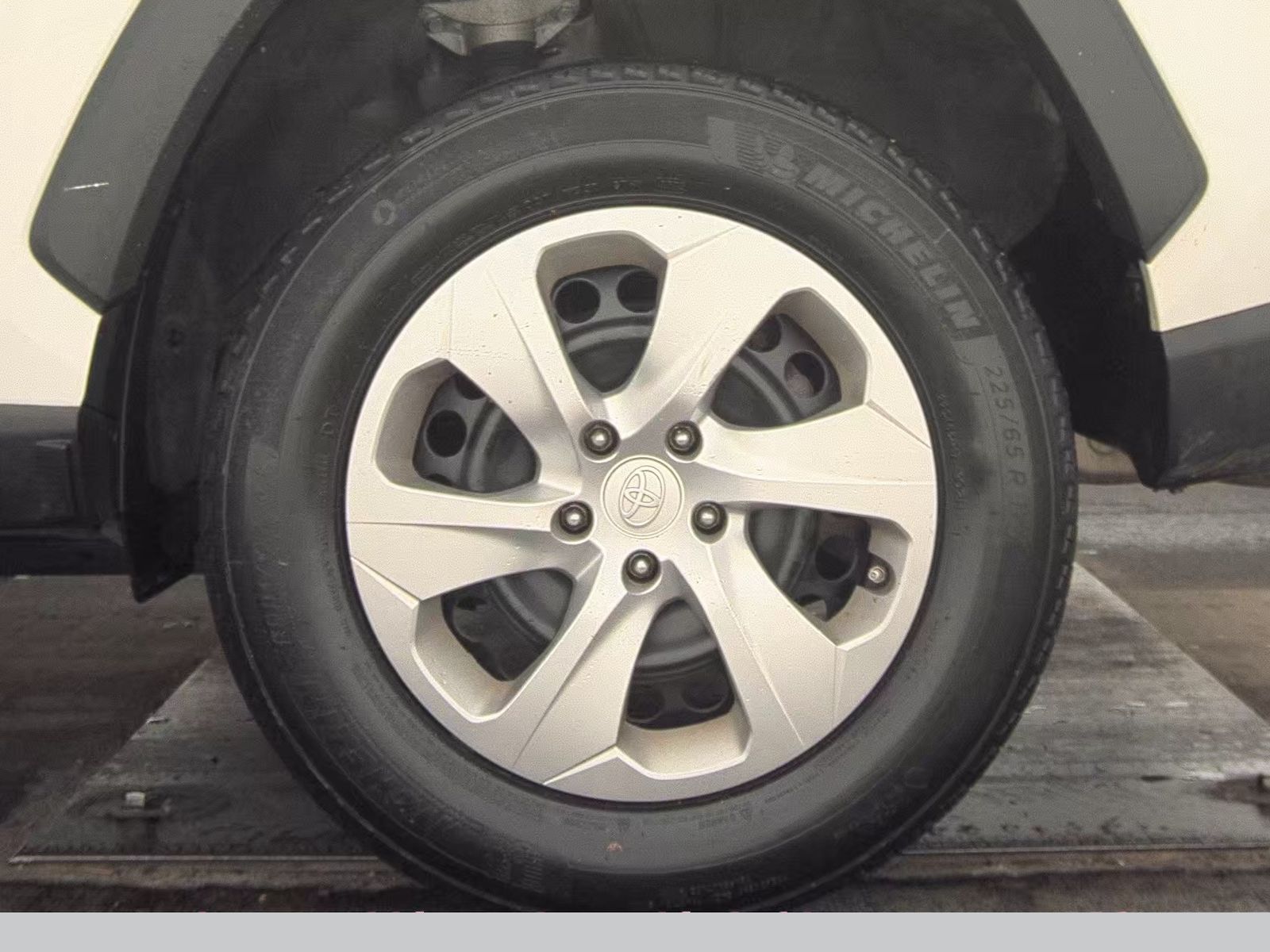 2023 Toyota RAV4 LE FWD