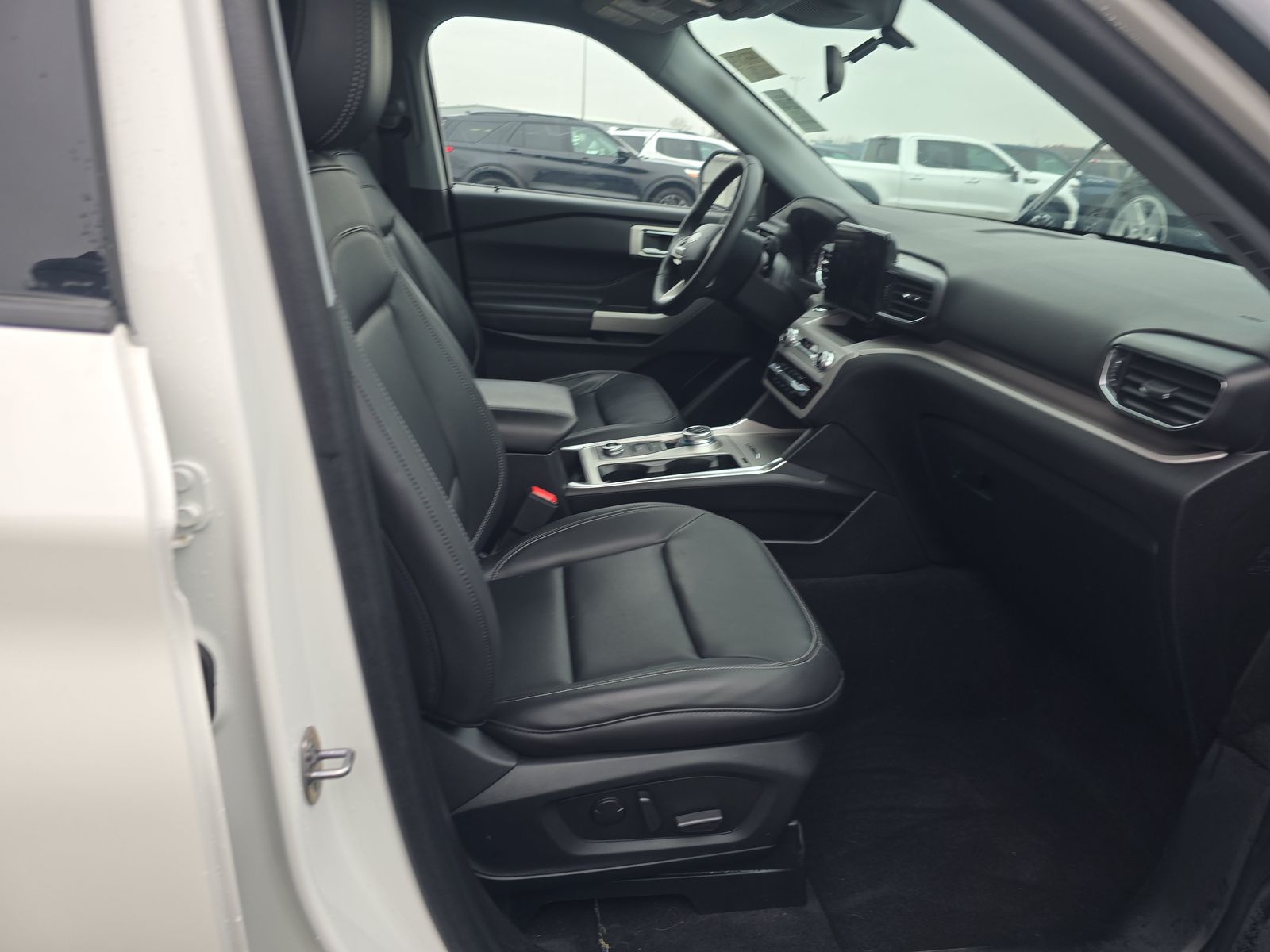 2023 Ford Explorer XLT AWD