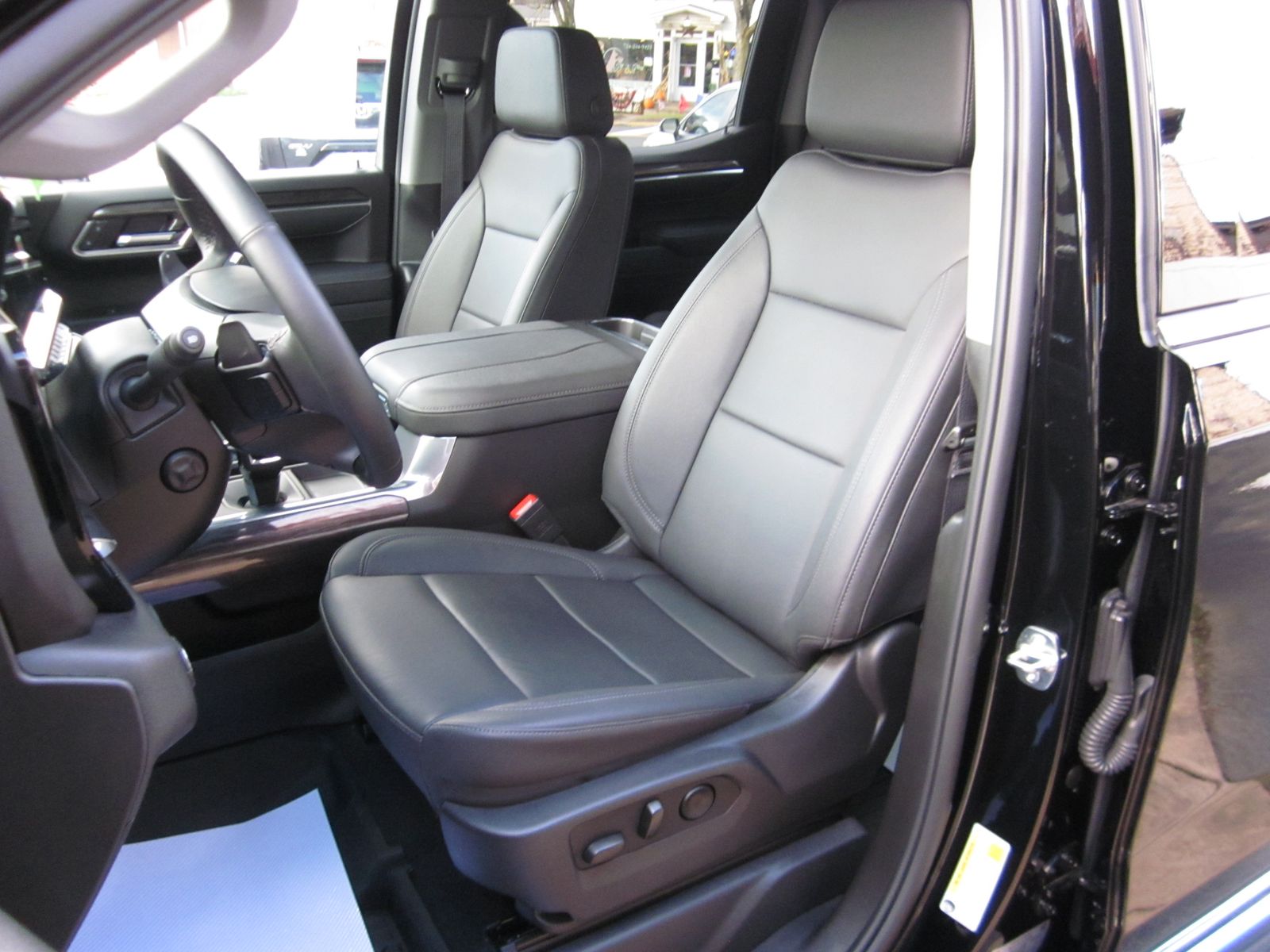 2025 Chevrolet Silverado 1500 LTZ AWD