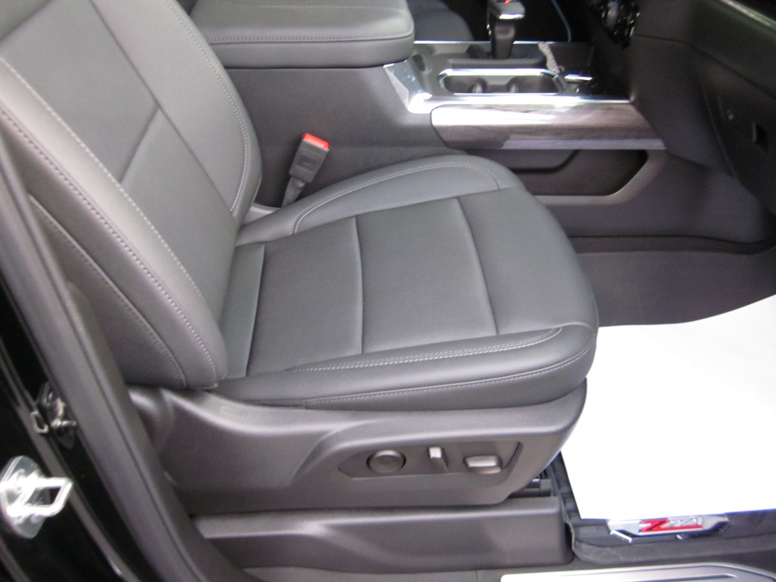 2025 Chevrolet Silverado 1500 LTZ AWD