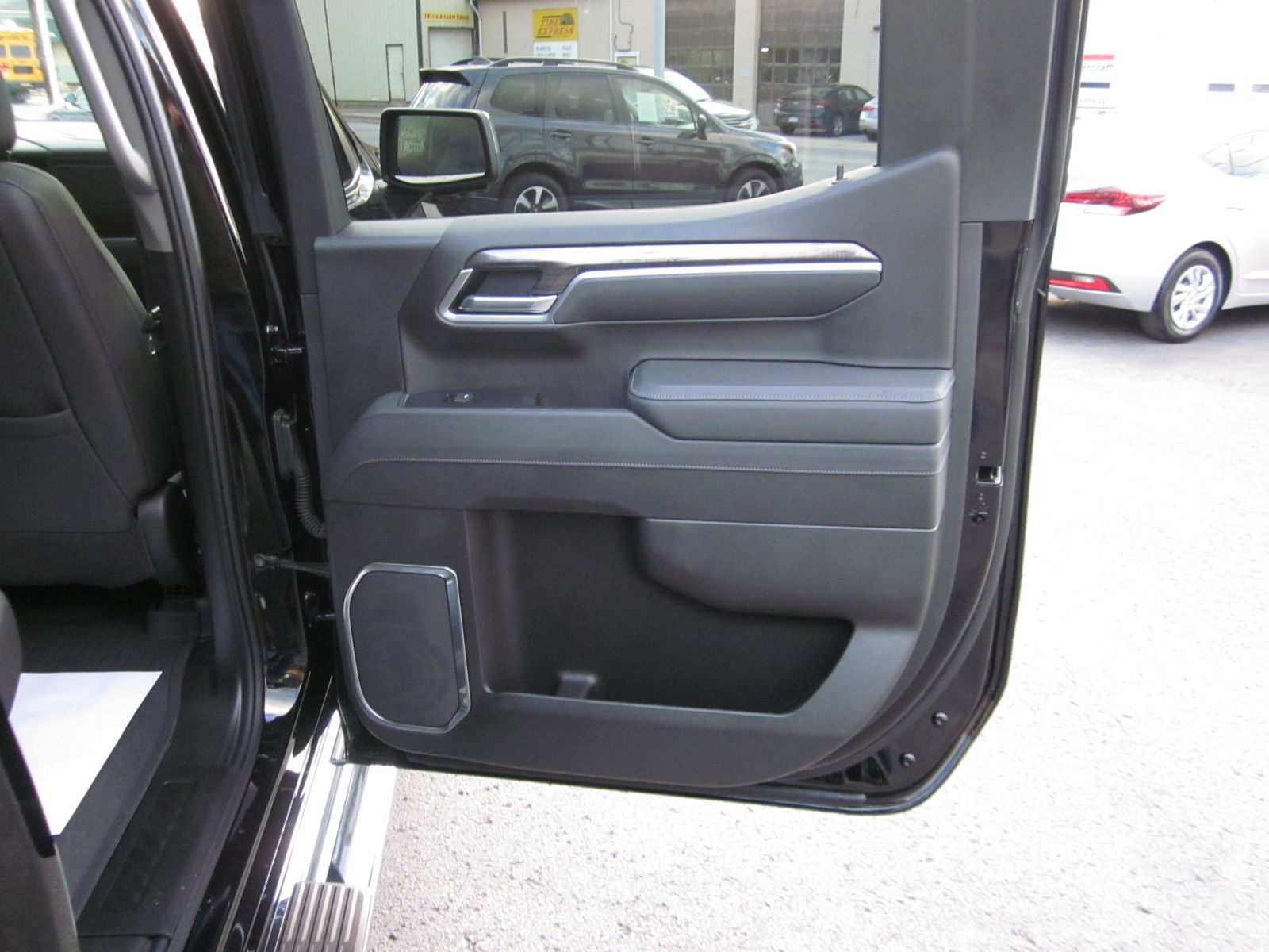 2025 Chevrolet Silverado 1500 LTZ AWD