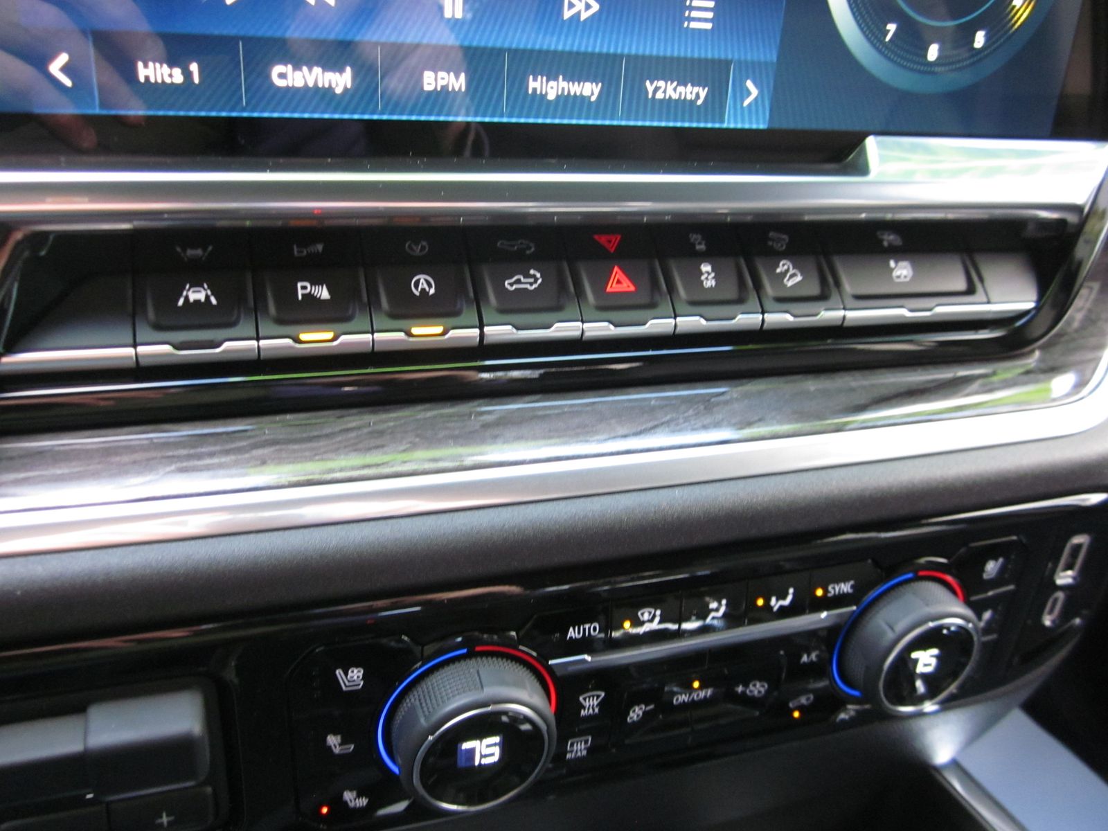 2025 Chevrolet Silverado 1500 LTZ AWD